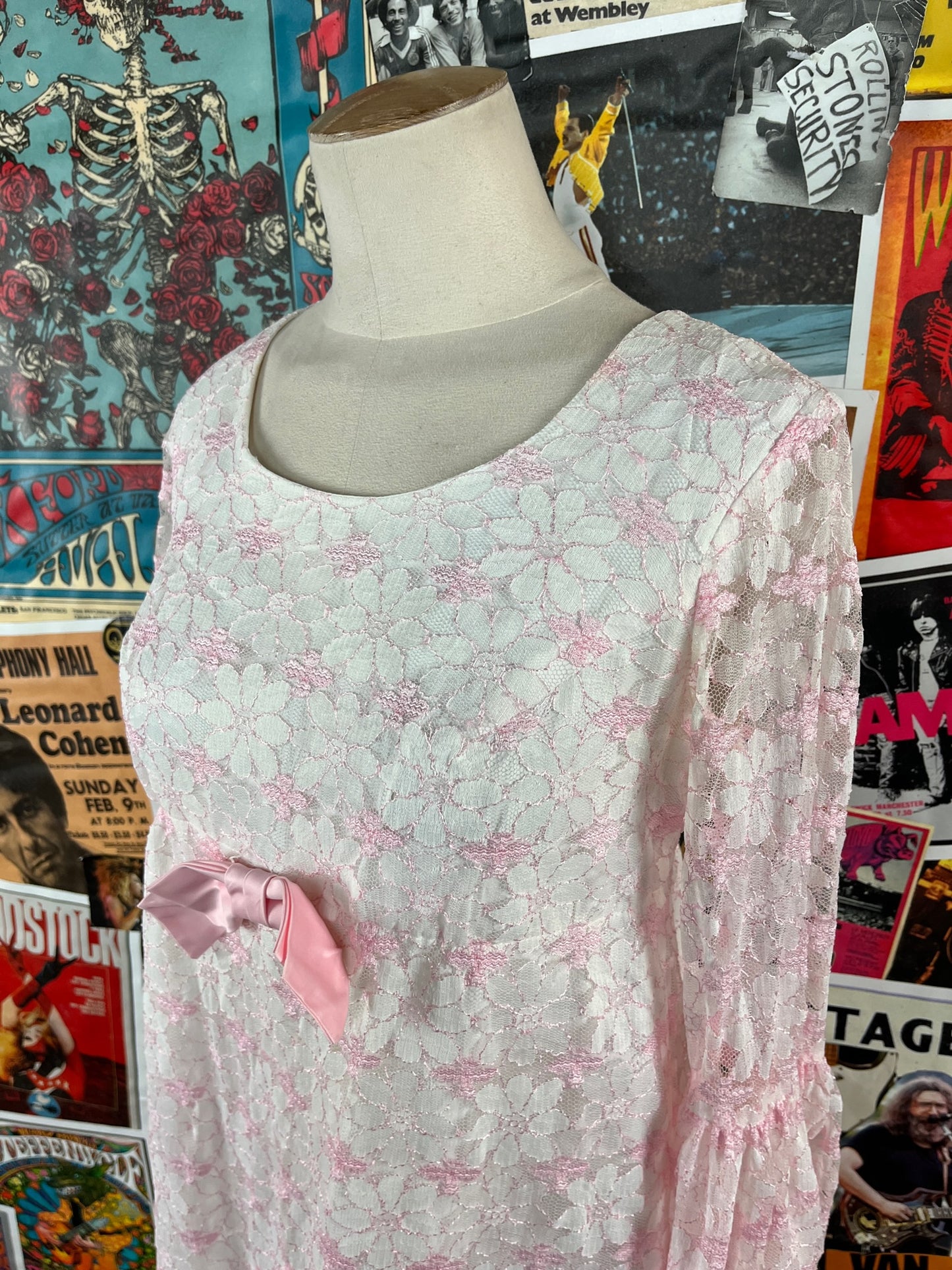 Vintage Women's 60s White Pink Floral Lace Ribbon Bell Sleeve Babydoll Mini Dress XS Retro