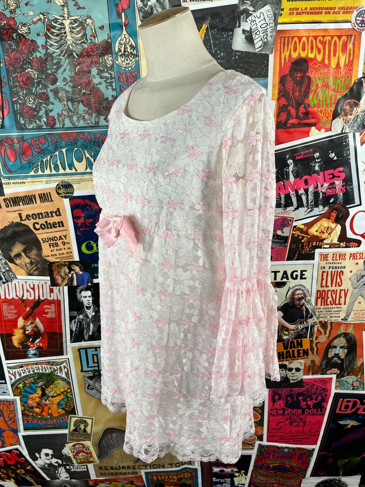 Vintage Women's 60s White Pink Floral Lace Ribbon Bell Sleeve Babydoll Mini Dress XS Retro