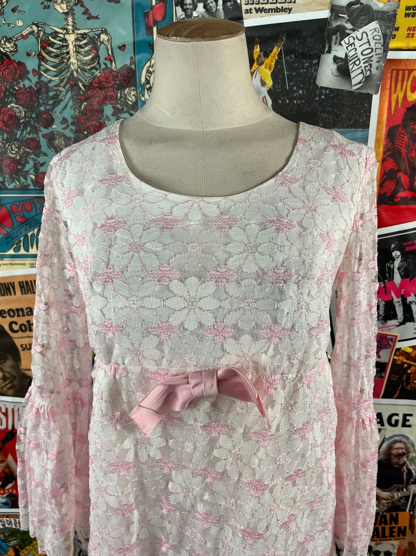 Vintage Women's 60s White Pink Floral Lace Ribbon Bell Sleeve Babydoll Mini Dress XS Retro