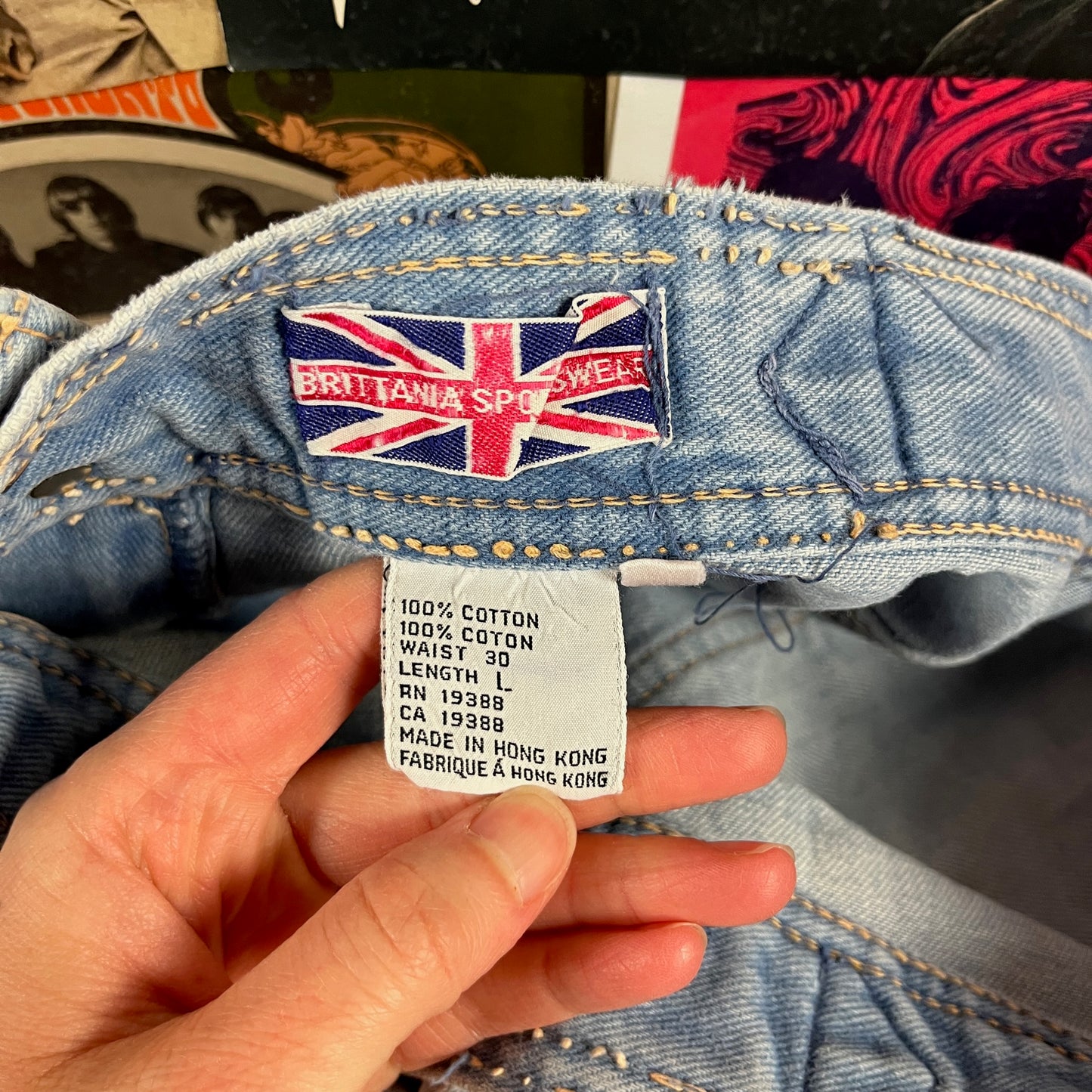 Vintage 70s Women's Light Wash Embroidered Brittania Logo Mid Rise Wide Leg Denim Jean Flares 27x33