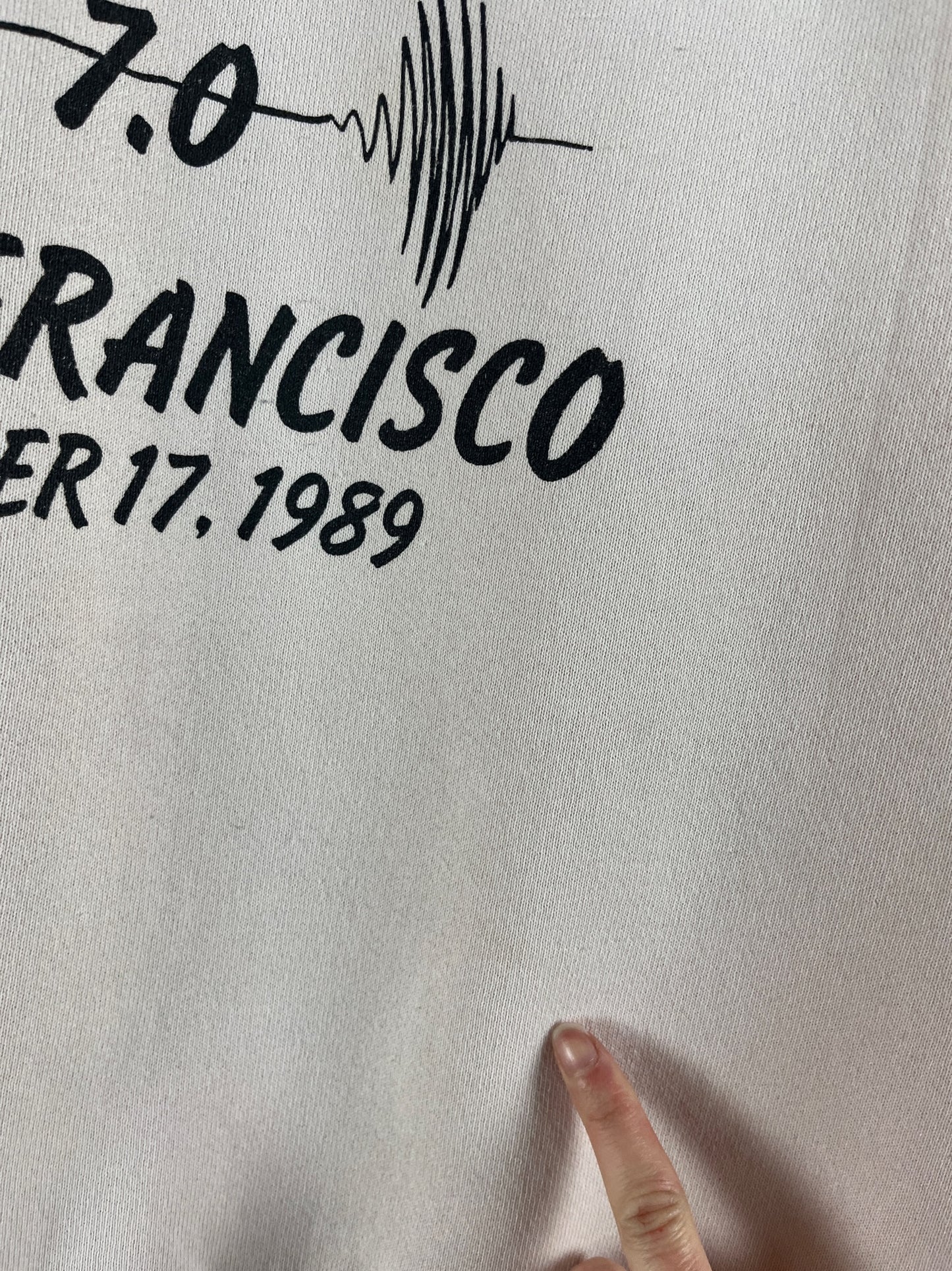 Vintage 80s Pink I Survived the Earthquake San Francisco 1989 California Souvenir Graphic Pullover Crewneck Sweatshirt Adult M/L