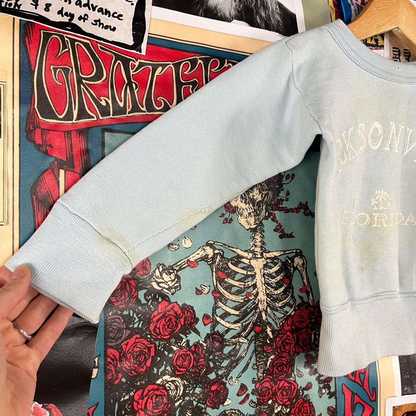 Vintage Toddler Kids 50s Light Blue Faded Jacksonville Florida Stained Grunge Souvenir Pullover Crewneck Sweatshirt 18-24 Months