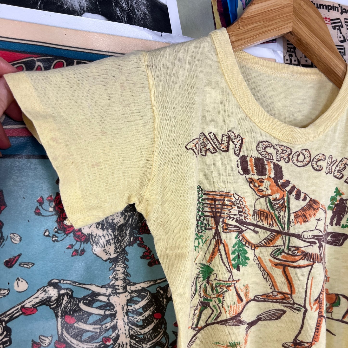 Vintage Kids 1950s Yellow Threadbare Davy Crockett Rockabilly Graphic T-Shirt Size 5 Ages 4-5