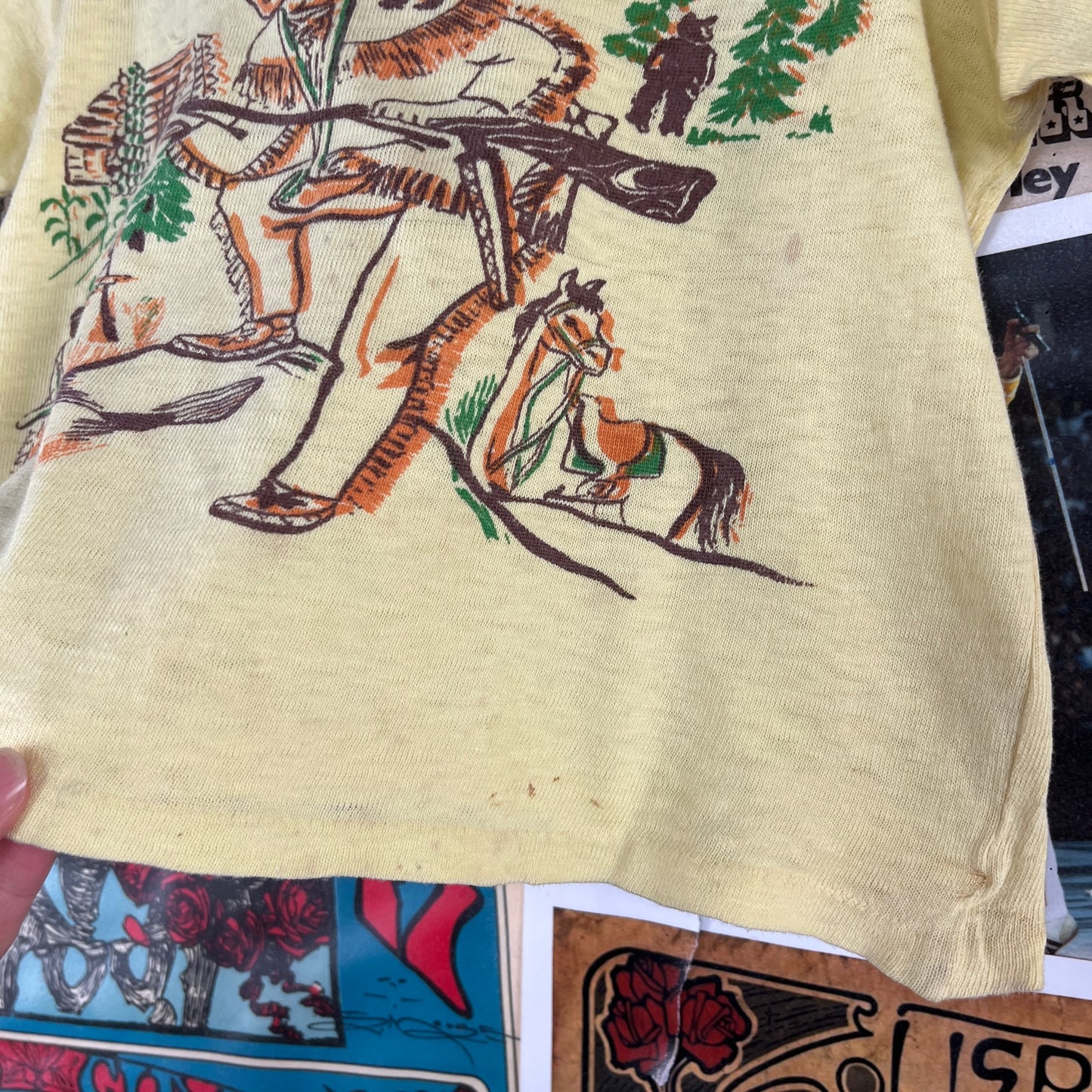 Vintage Kids 1950s Yellow Threadbare Davy Crockett Rockabilly Graphic T-Shirt Size 5 Ages 4-5