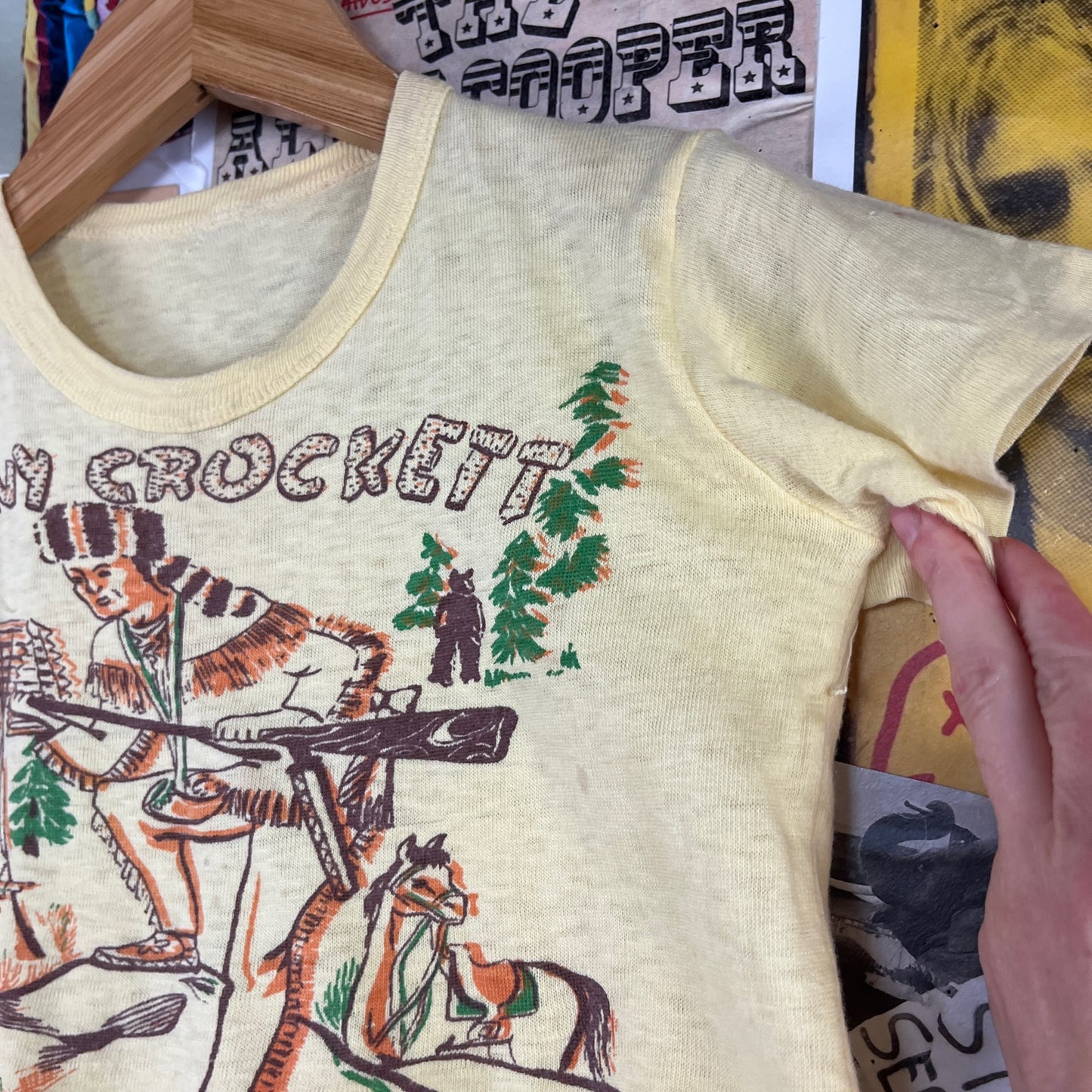 Vintage Kids 1950s Yellow Threadbare Davy Crockett Rockabilly Graphic T-Shirt Size 5 Ages 4-5