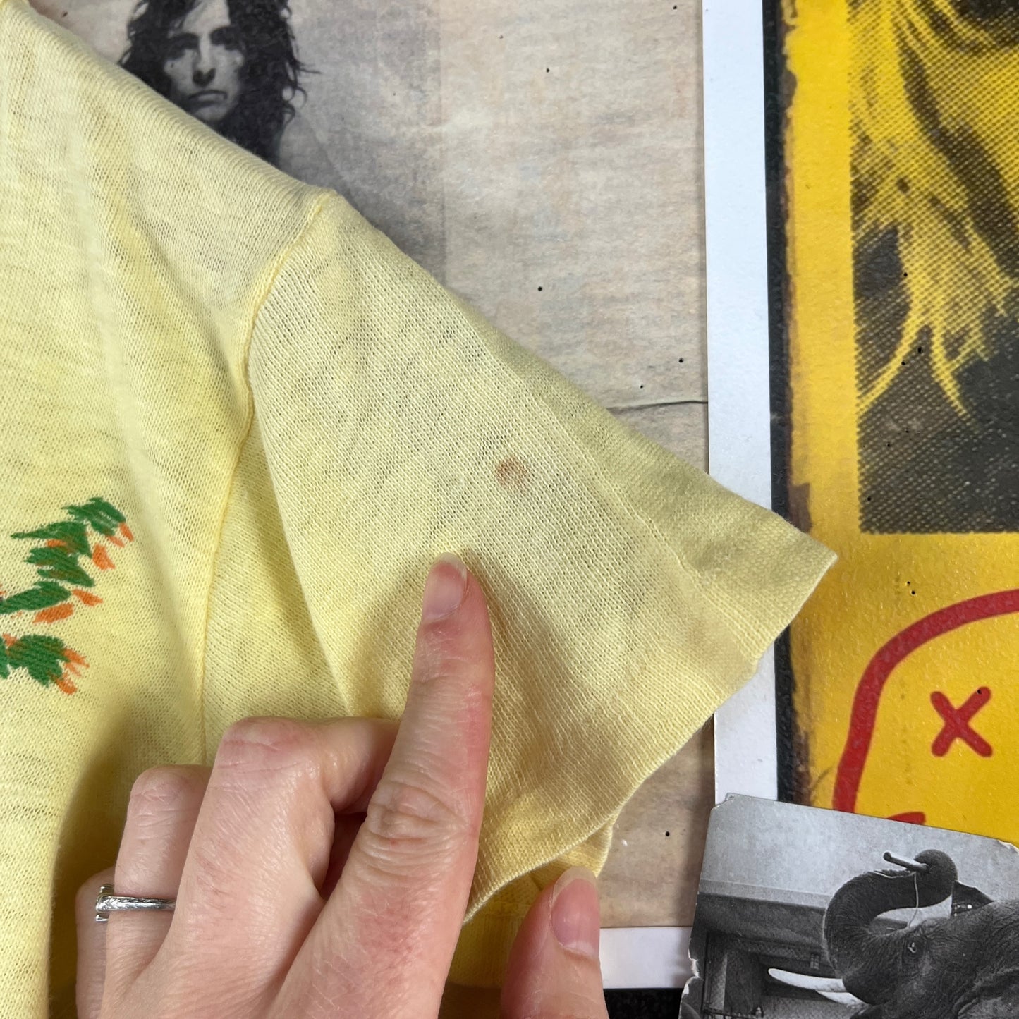 Vintage Kids 1950s Yellow Threadbare Davy Crockett Rockabilly Graphic T-Shirt Size 5 Ages 4-5
