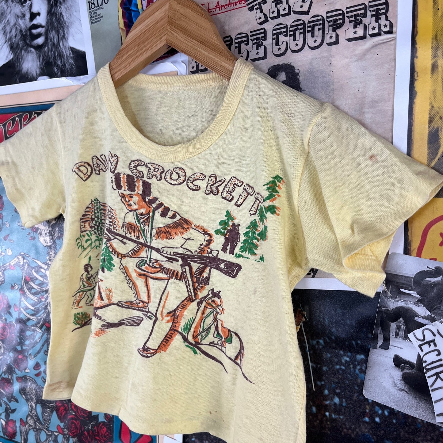 Vintage Kids 1950s Yellow Threadbare Davy Crockett Rockabilly Graphic T-Shirt Size 5 Ages 4-5