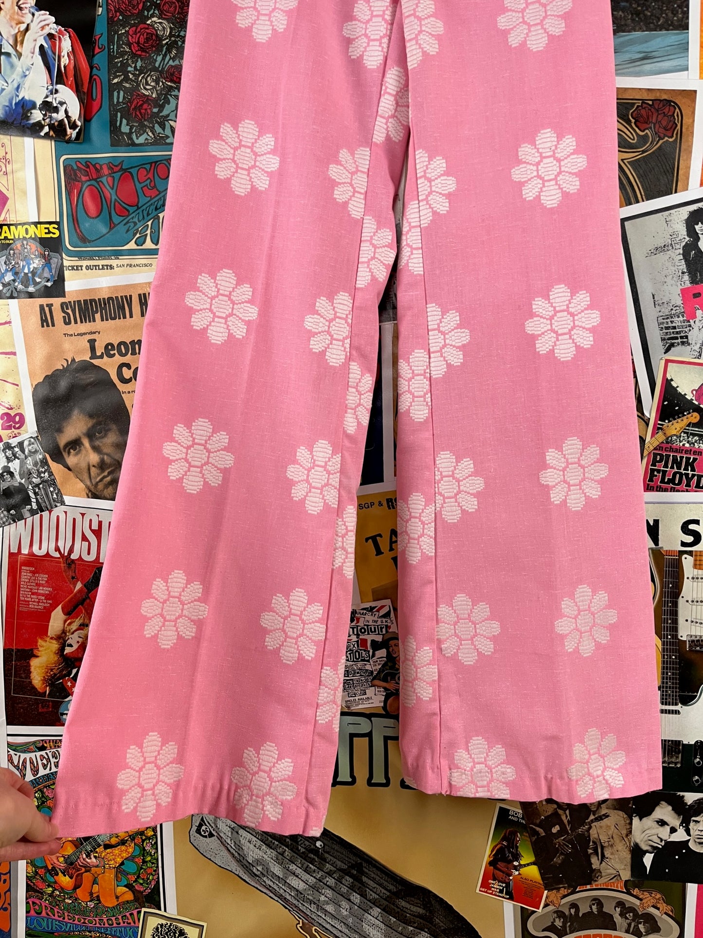 Vintage Women's 60s-70s Mod Pink White Daisy Flower Power Floral Print Wide Leg Trouser Pants 25x31