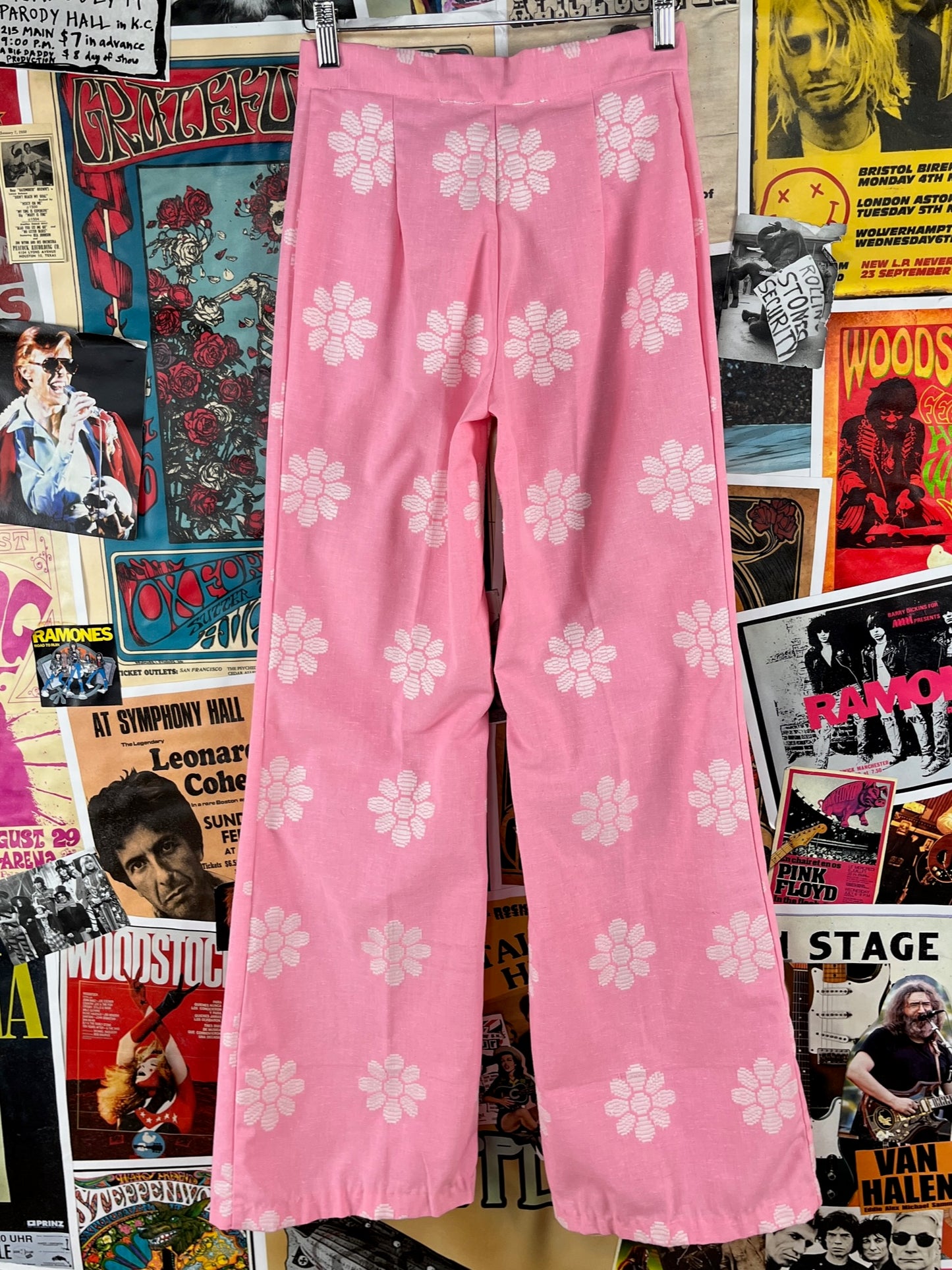 Vintage Women's 60s-70s Mod Pink White Daisy Flower Power Floral Print Wide Leg Trouser Pants 25x31