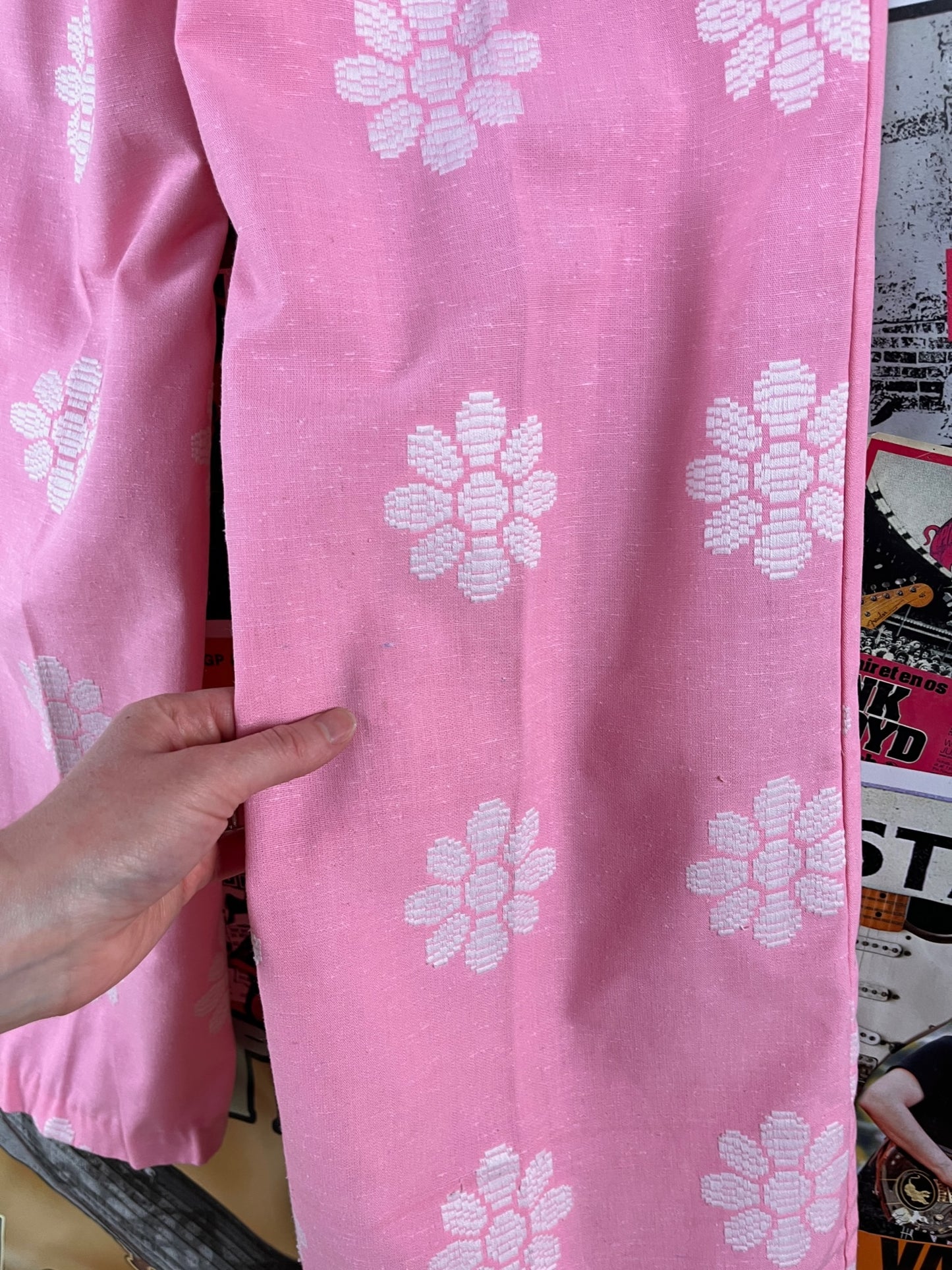 Vintage Women's 60s-70s Mod Pink White Daisy Flower Power Floral Print Wide Leg Trouser Pants 25x31