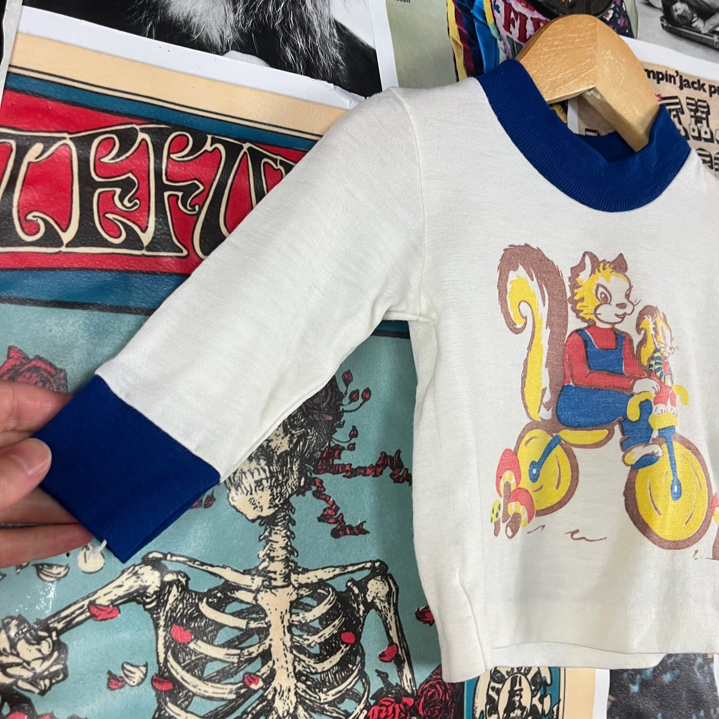 Adorable Vintage Baby Kids Retro 60s-70s White Blue Long Sleeve Squirrels Mushrooms Bicycle Cartoon Graphic Ringer T-Shirt 6-9 Months