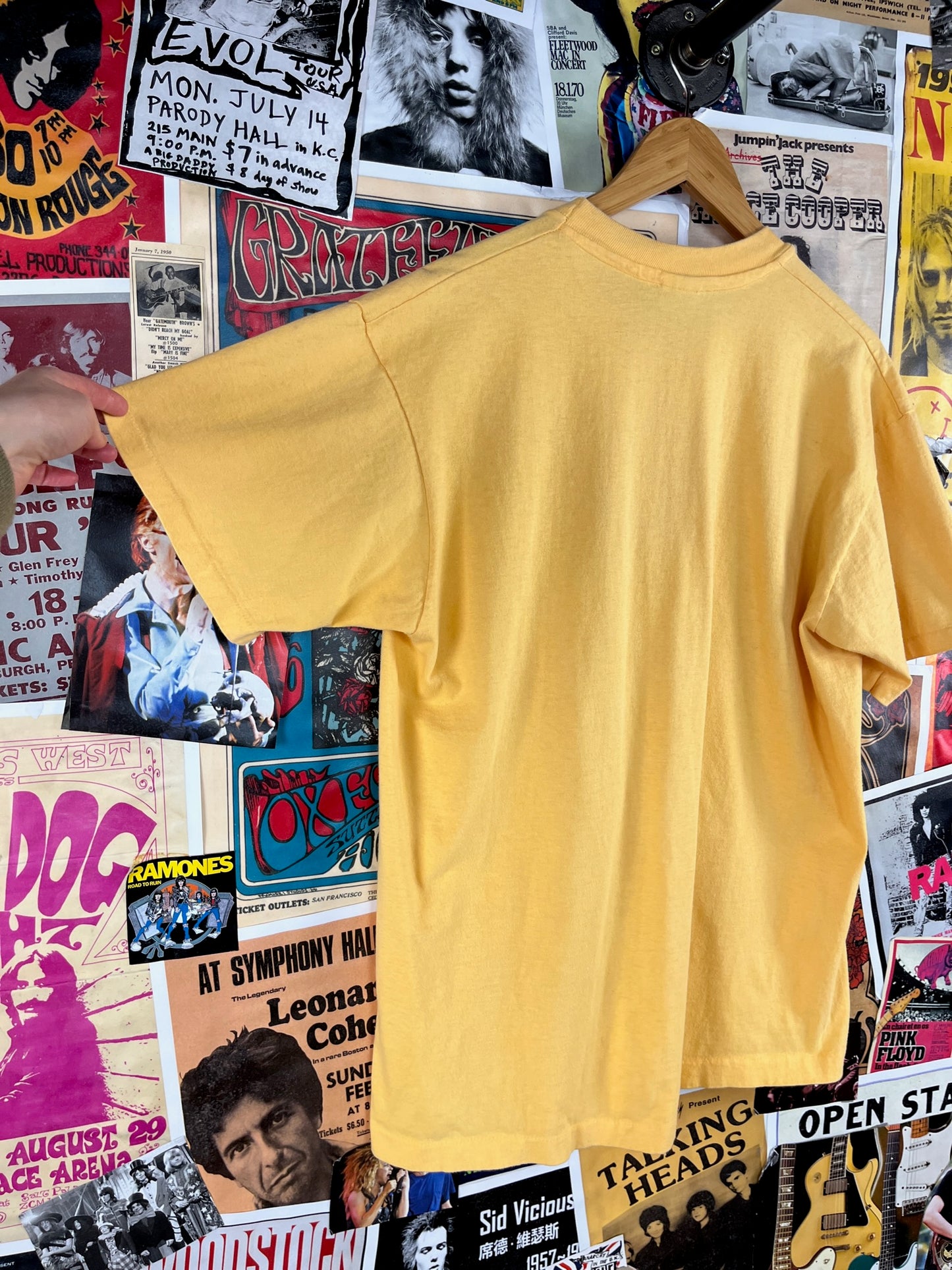 Vintage 90s Yellow Piccadilly Faire Jester Clown Anvil All Cotton Single Stitch USA Graphic Souvenir T-Shirt Mens XL