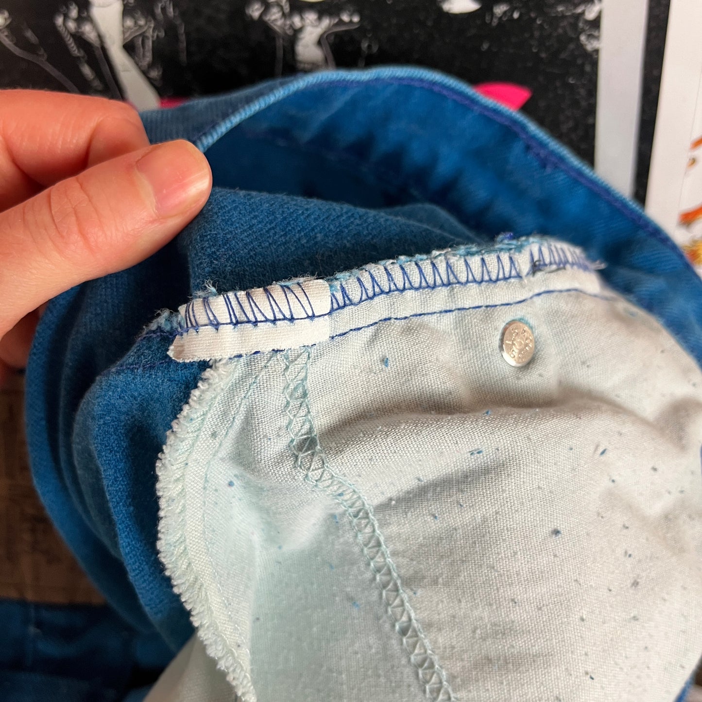 Vintage 90s Cobalt Blue Levi 560 Relax Fit Made in USA Mid Rise Tapered Denim Jeans 33x28