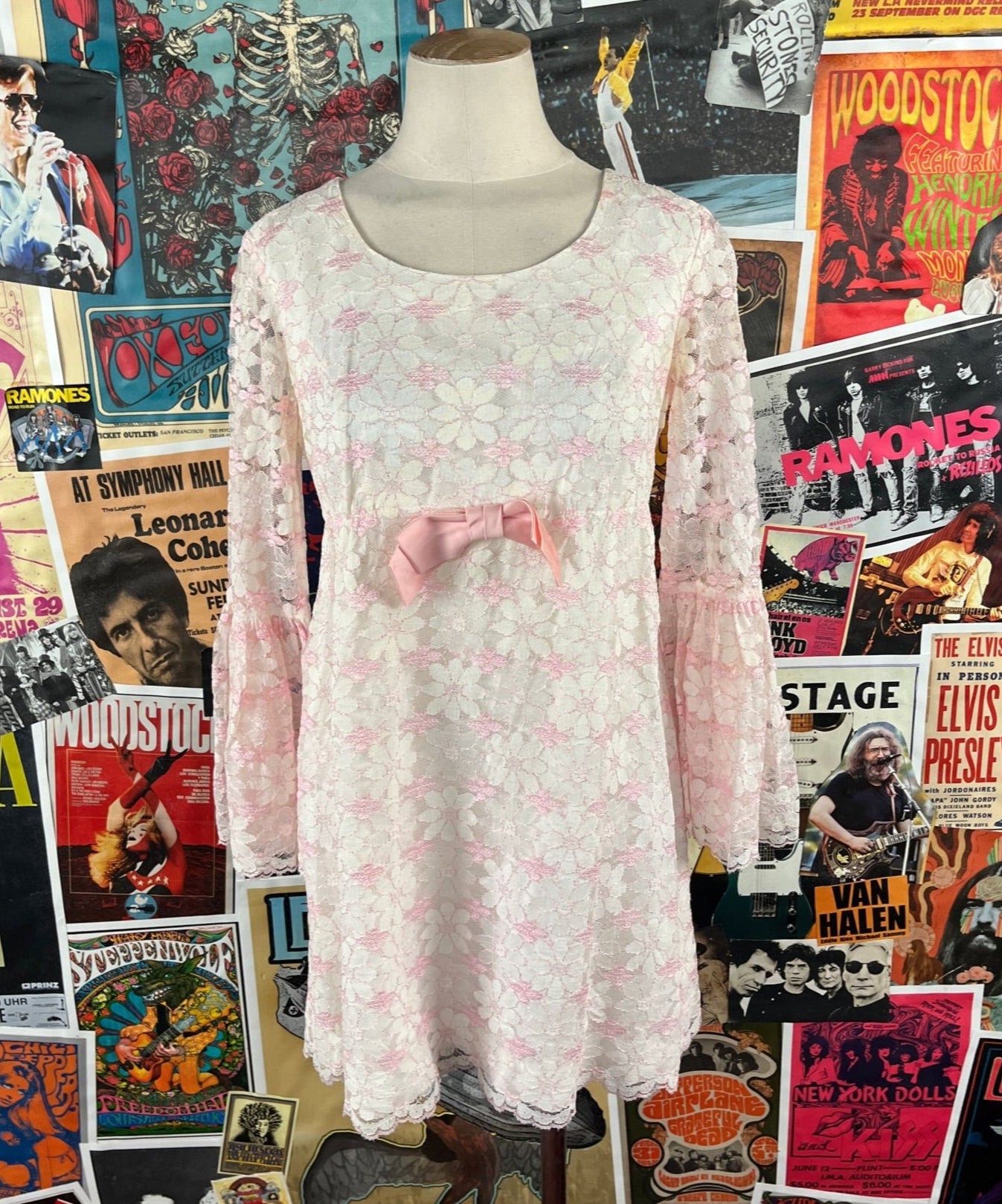 Vintage womens 60s white pink floral lace bell sleeve mini gogo girl coquette dress XS