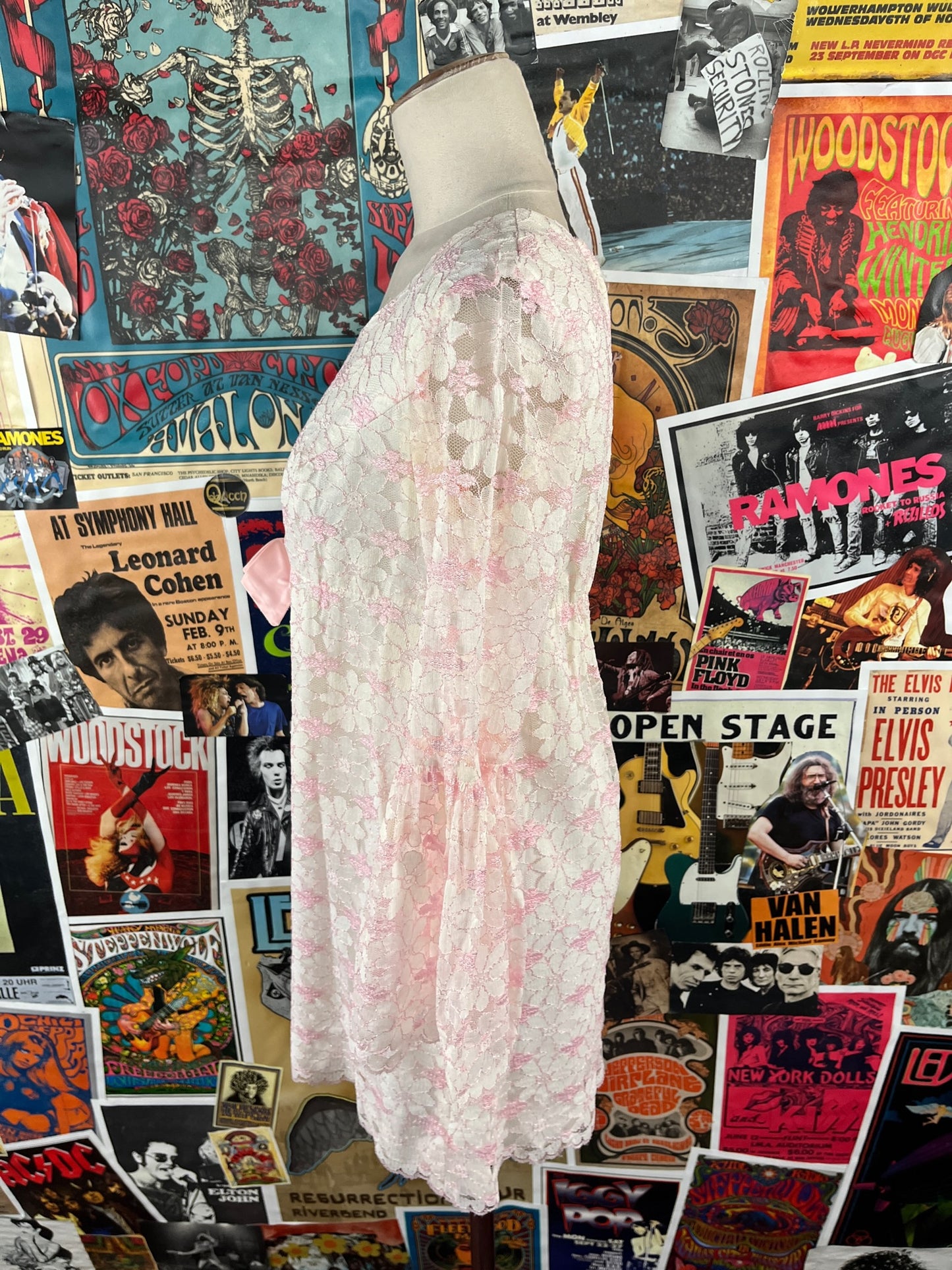 Vintage Women's 60s White Pink Floral Lace Ribbon Bell Sleeve Babydoll Mini Dress XS Retro