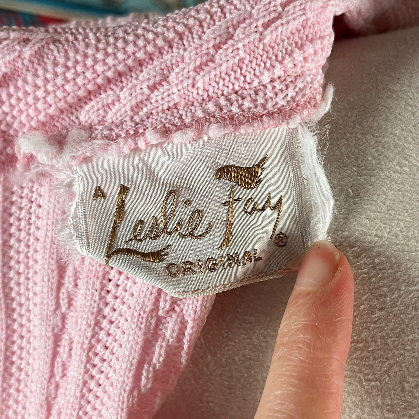 Vintage Women's 60s Pink Knit Leslie Fay Retro Glam Belted Short Sleeve Pearl Beaded Dress XS/S