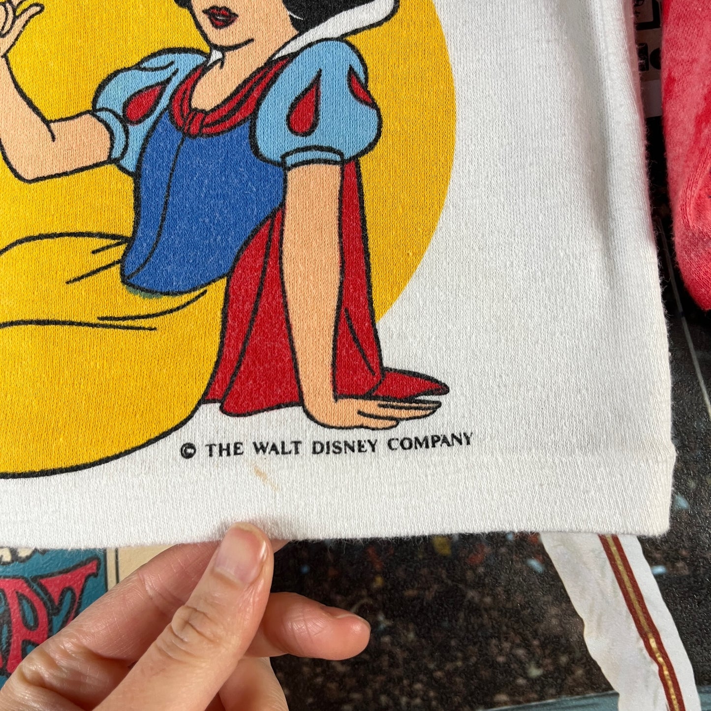 Vintage Toddler Girls Kids 1970s Walt Disney Snow White Cartoon Movie Graphic Raglan Crewneck Baseball Style T-Shirt 2T-3T