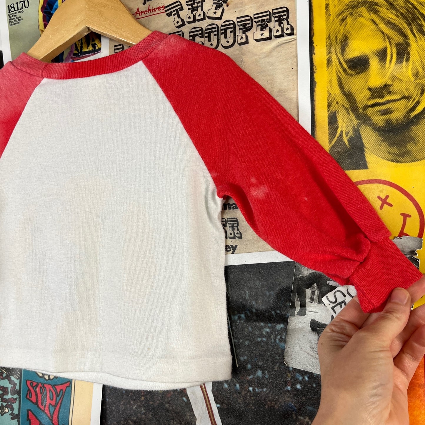 Vintage Toddler Girls Kids 1970s Walt Disney Snow White Cartoon Movie Graphic Raglan Crewneck Baseball Style T-Shirt 2T-3T