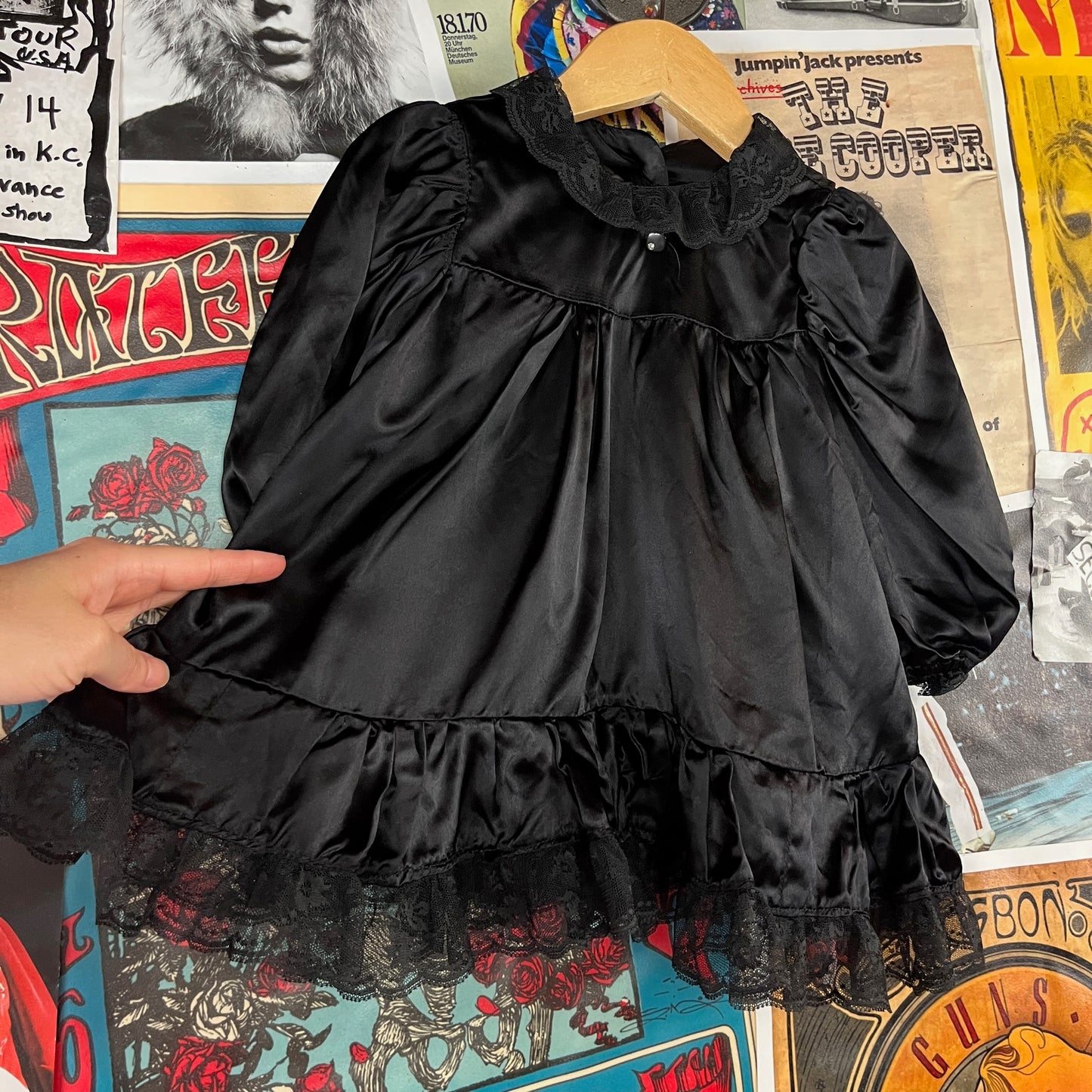 Vintage Baby Girls Kids 70s-80s Solid Plain Black Satin Balloon Sleeve Lace Trim Collared Gothic Dress 12 Months