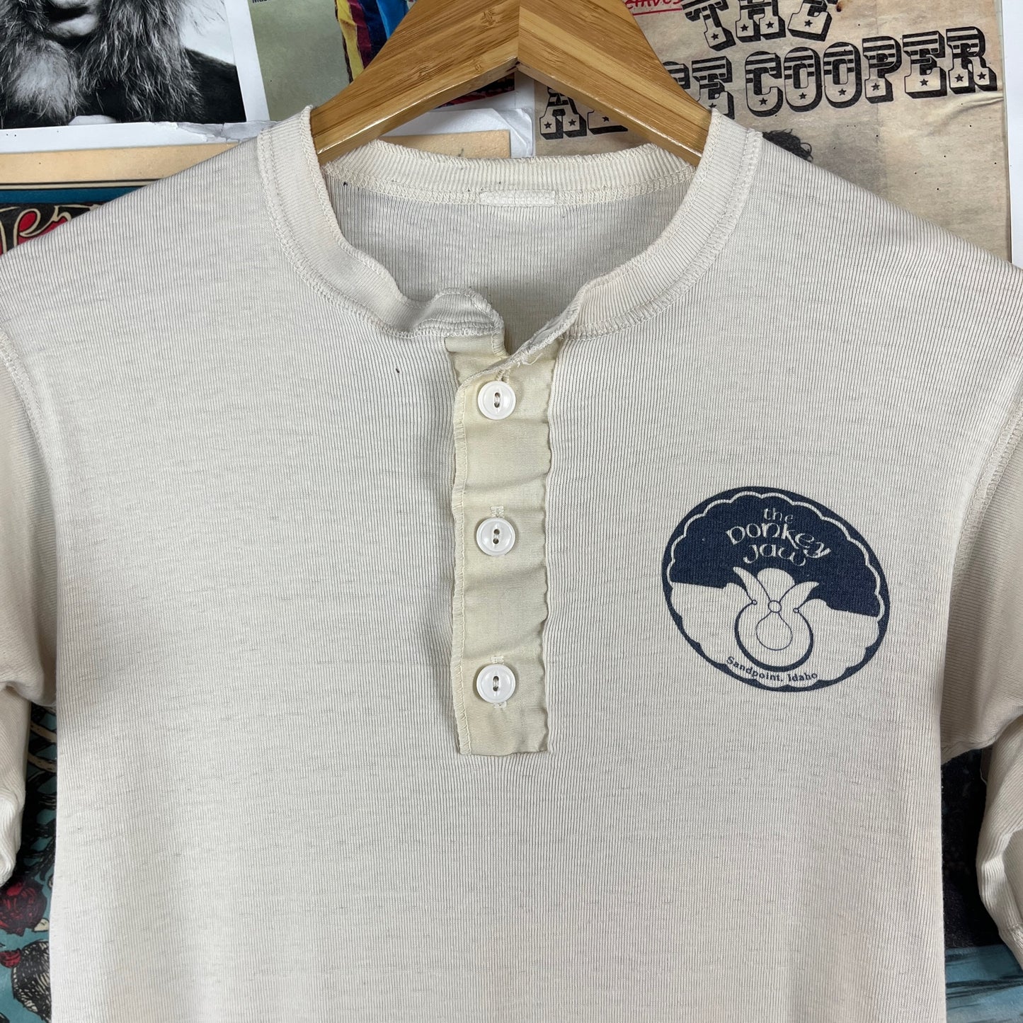 Vintage Mens 80s The Donkey Jaw Sandpoint Idaho Anchor Steam Beer Graphic Half Sleeve Henley Shirt