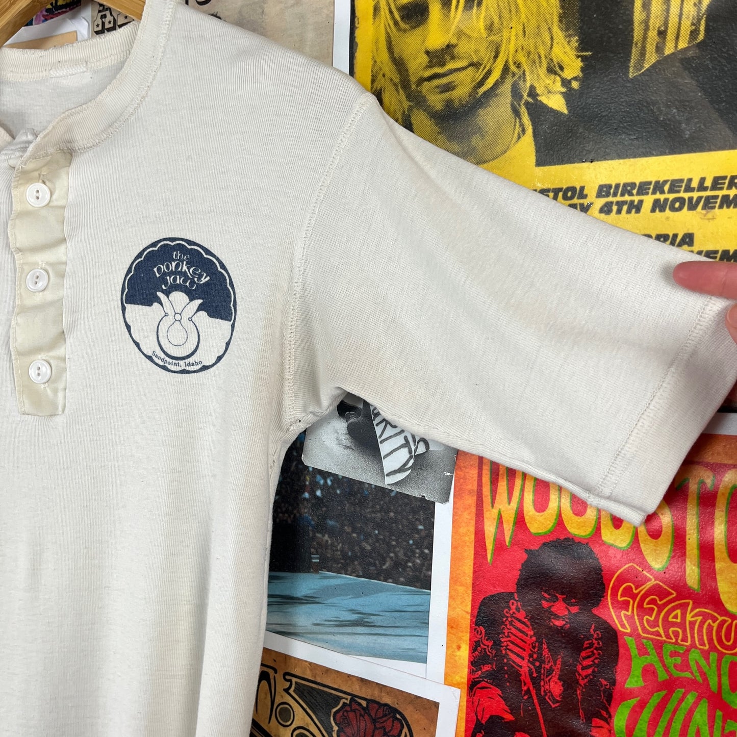Vintage Mens 80s The Donkey Jaw Sandpoint Idaho Anchor Steam Beer Graphic Half Sleeve Henley Shirt