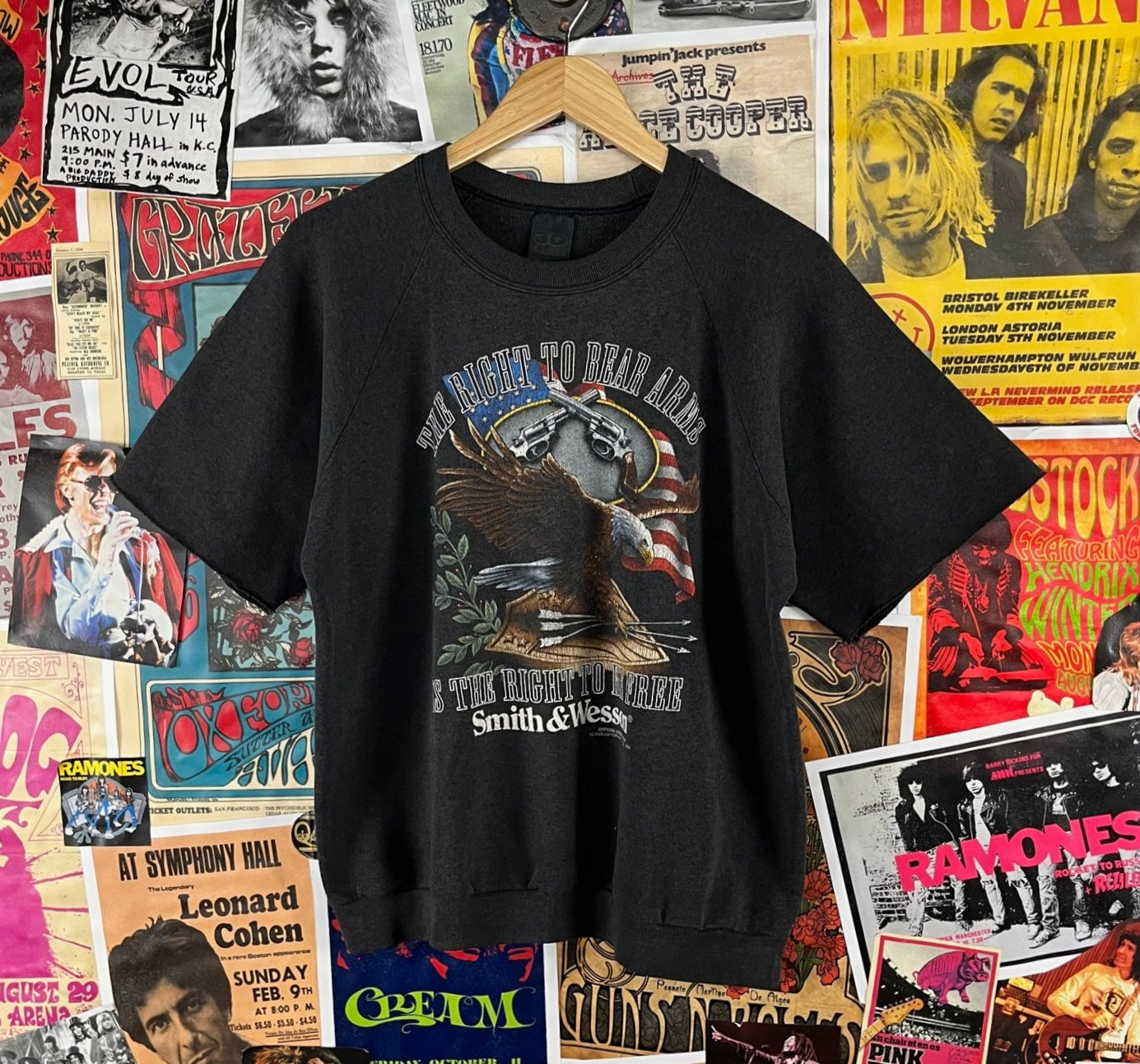 Vintage 90s Smith Wesson gun rights bear arms USA America freedom eagle flag graphic 3D Emblem sweatshirt