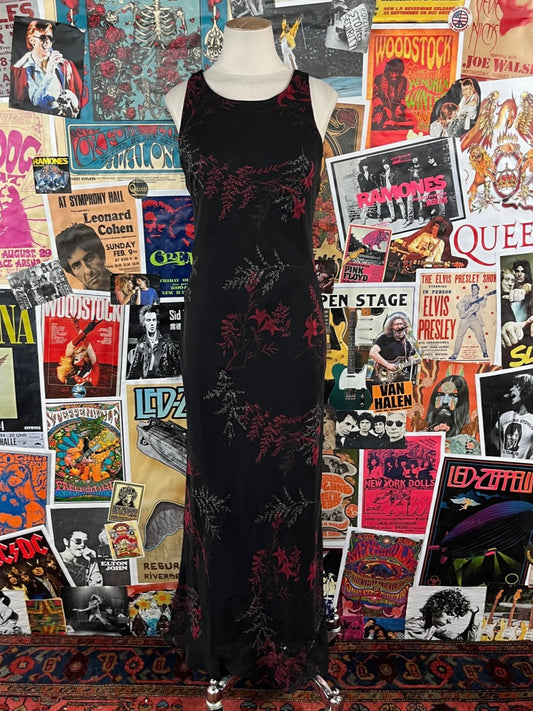 Vintage women's 90s black, red, and gold metallic botanical floral overlay sleeveless scoop neck bodycon maxi sleeveless spandex party dress by All That Jazz. Features bust darting. Has a thread pull, but is in otherwise good, pre-owned condition. Perfect for homecoming! There is no tag size. We estimate it to fit women's size XS. Please check measurements for sizing. Feels like a spandex poly blend. New chinese style.