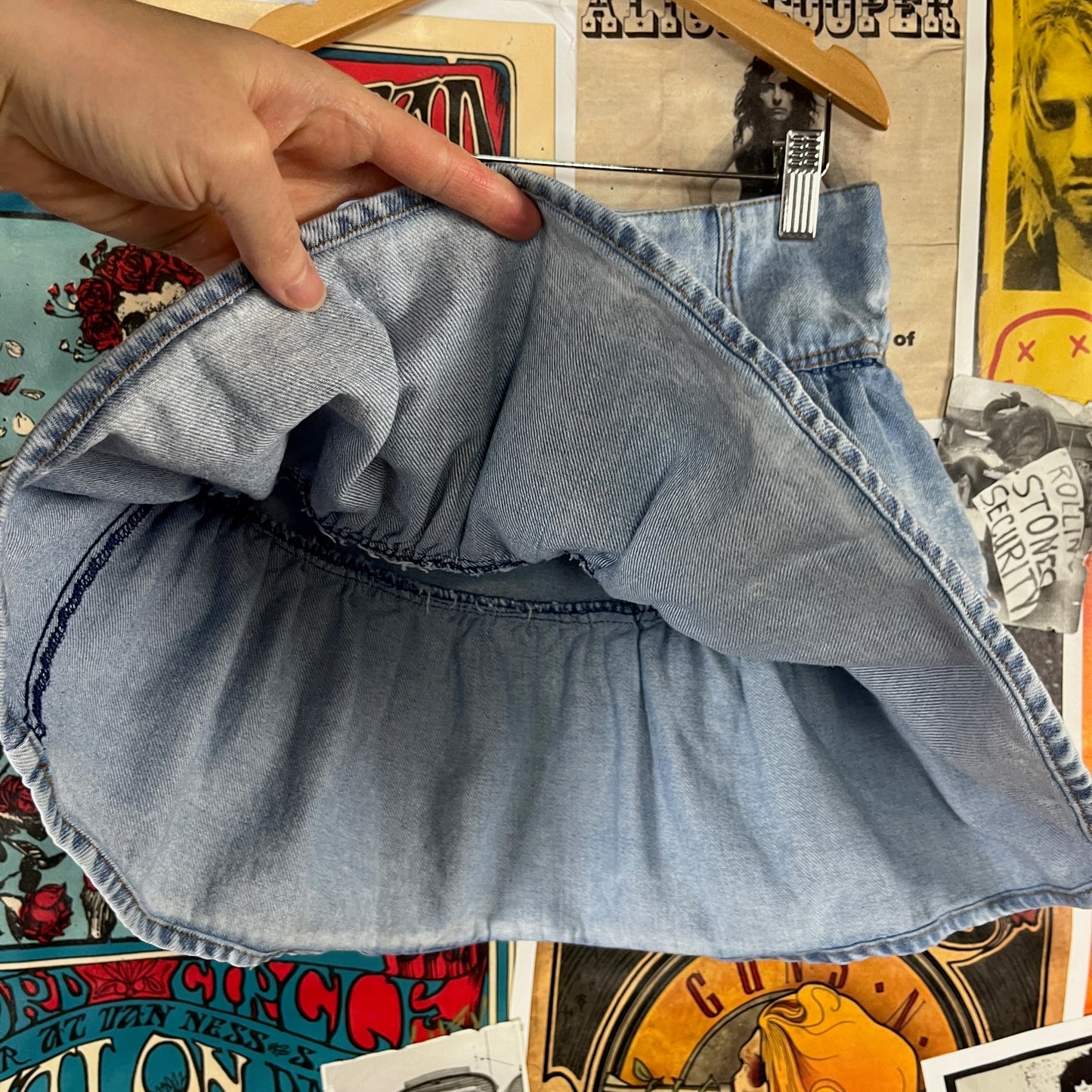 Vintage Girls Kids 90s Light Blue Acid Wash Denim Jean Elastic Ruffle Mini Skirt