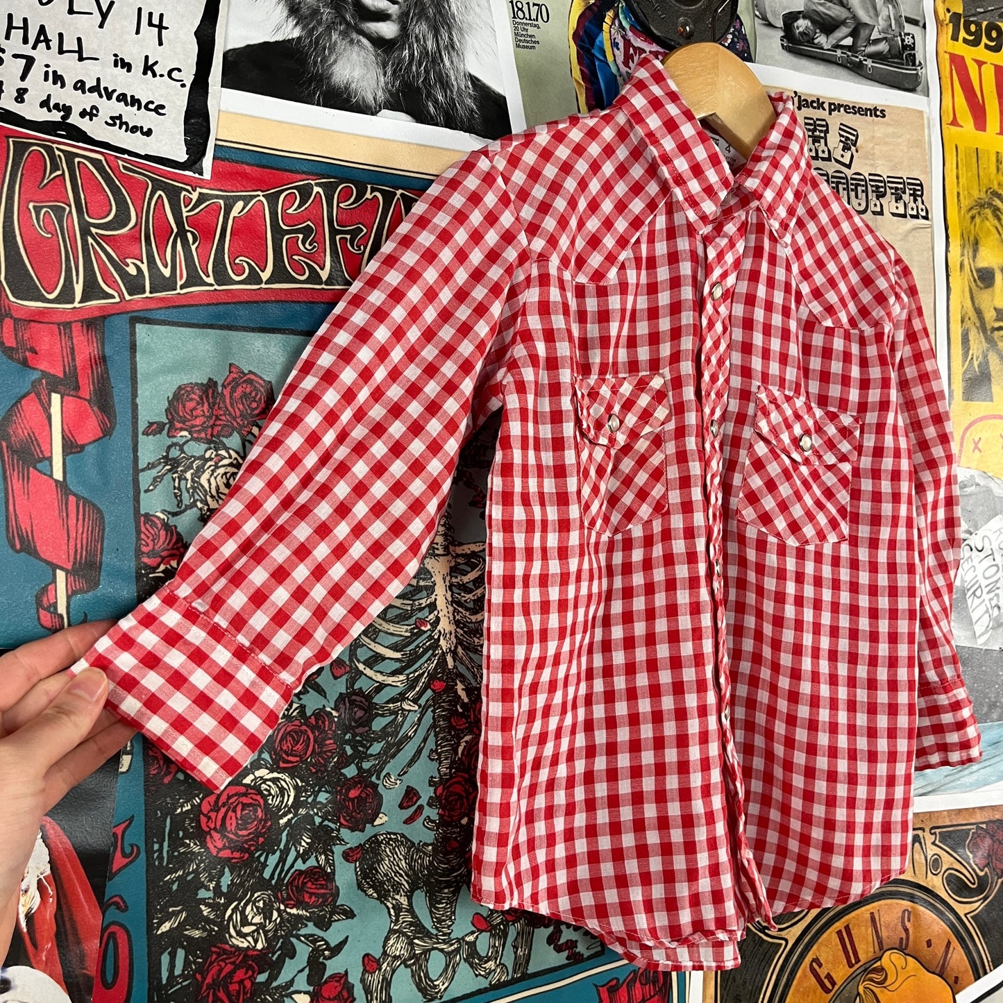 Vintage Toddler Kids 1980s Red White Gingham Plaid Pearl Snap Montgomery Ward Two Pocket Button Up Western Cowboy Shirt 4T
