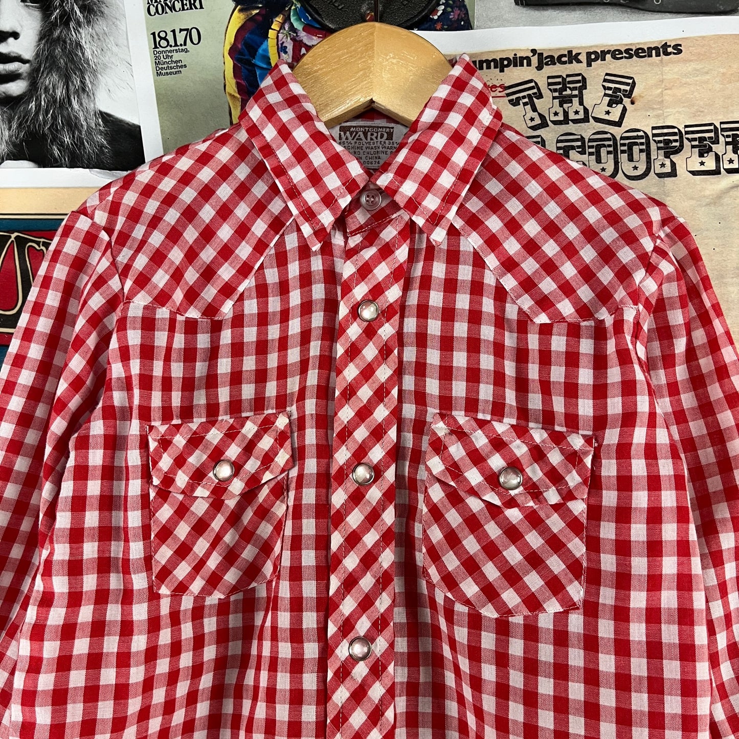 Vintage Toddler Kids 1980s Red White Gingham Plaid Pearl Snap Montgomery Ward Two Pocket Button Up Western Cowboy Shirt 4T