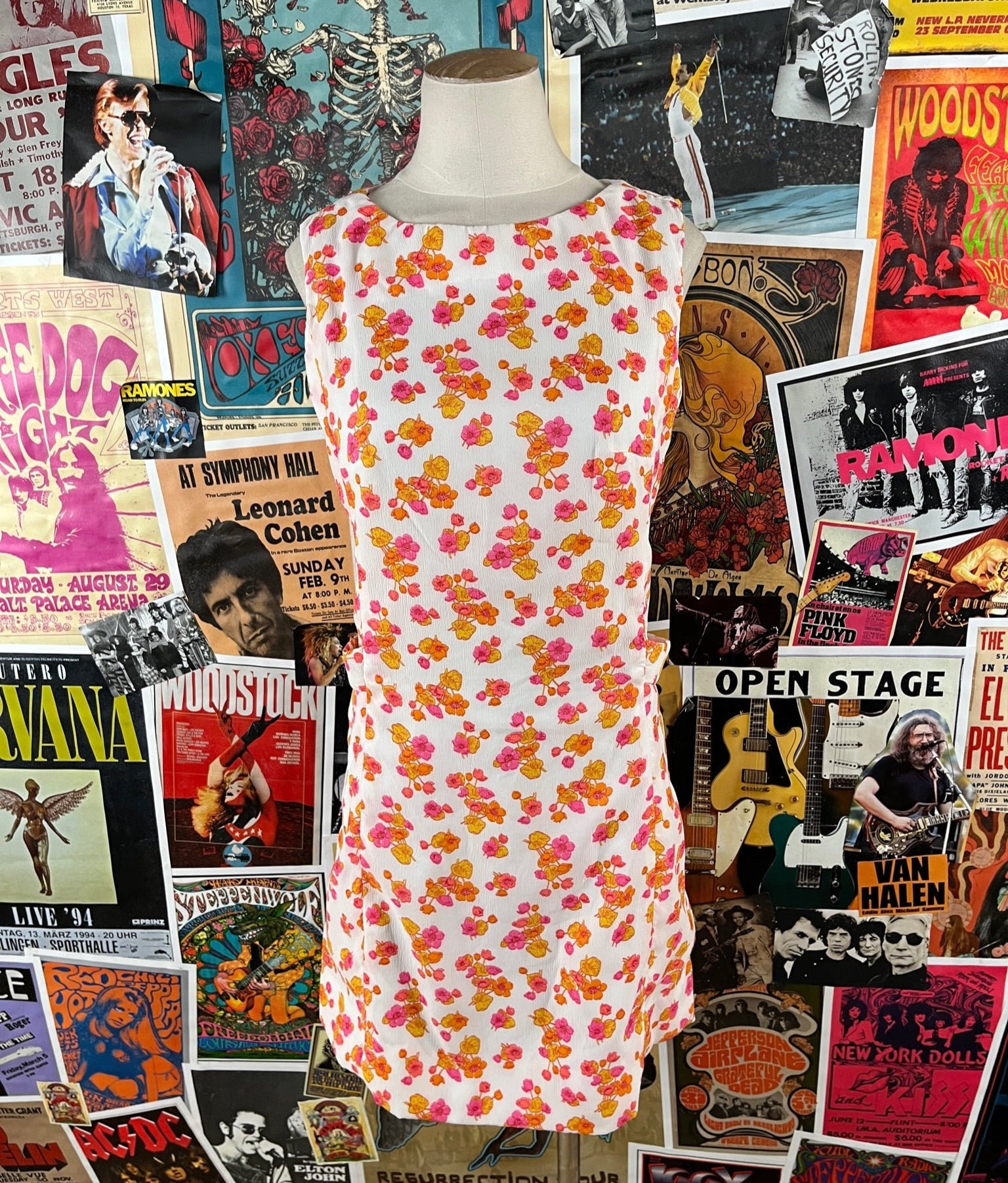 Vintage retro womens 60s Spring floral print sleeveless sheath mini dress XS.