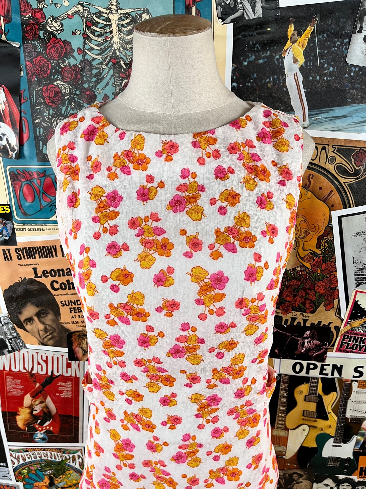 Vintage Women's 60s White Pink Floral Print Sleeveless Belted Sheath Mini Dress XS