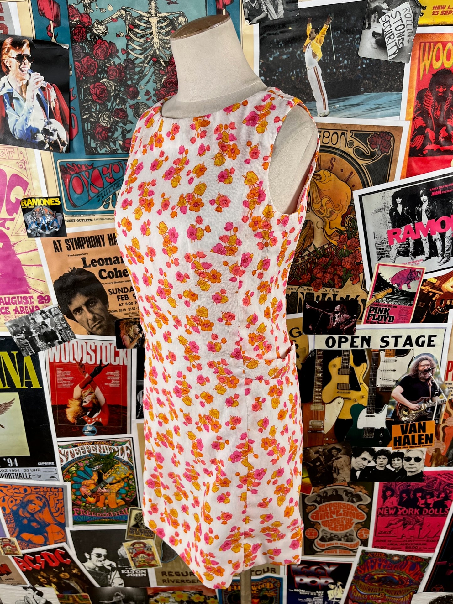 Vintage Women's 60s White Pink Floral Print Sleeveless Belted Sheath Mini Dress XS