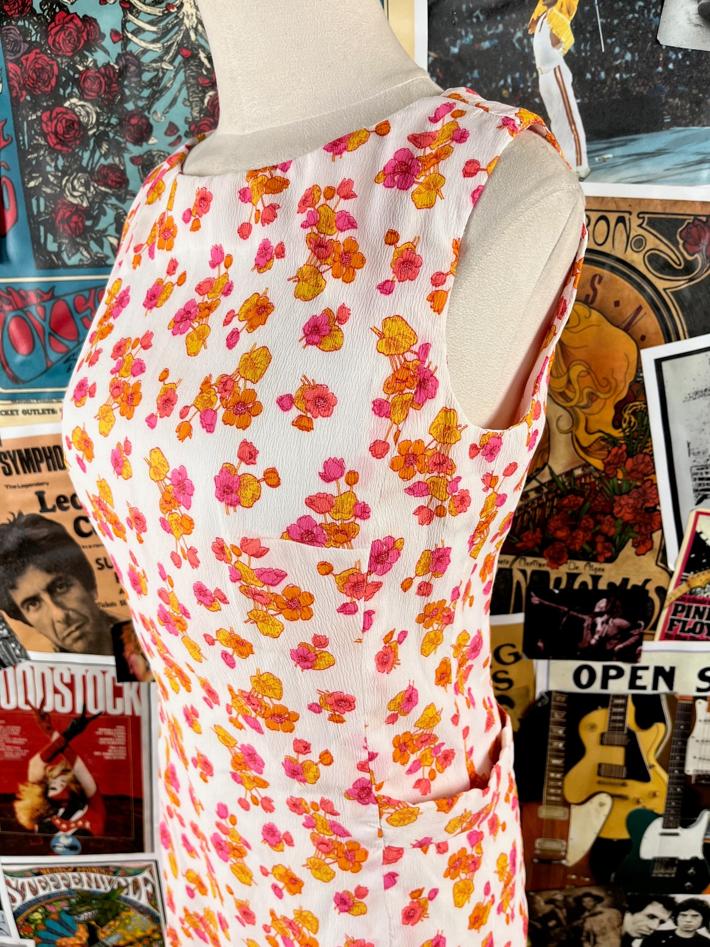 Vintage Women's 60s White Pink Floral Print Sleeveless Belted Sheath Mini Dress XS