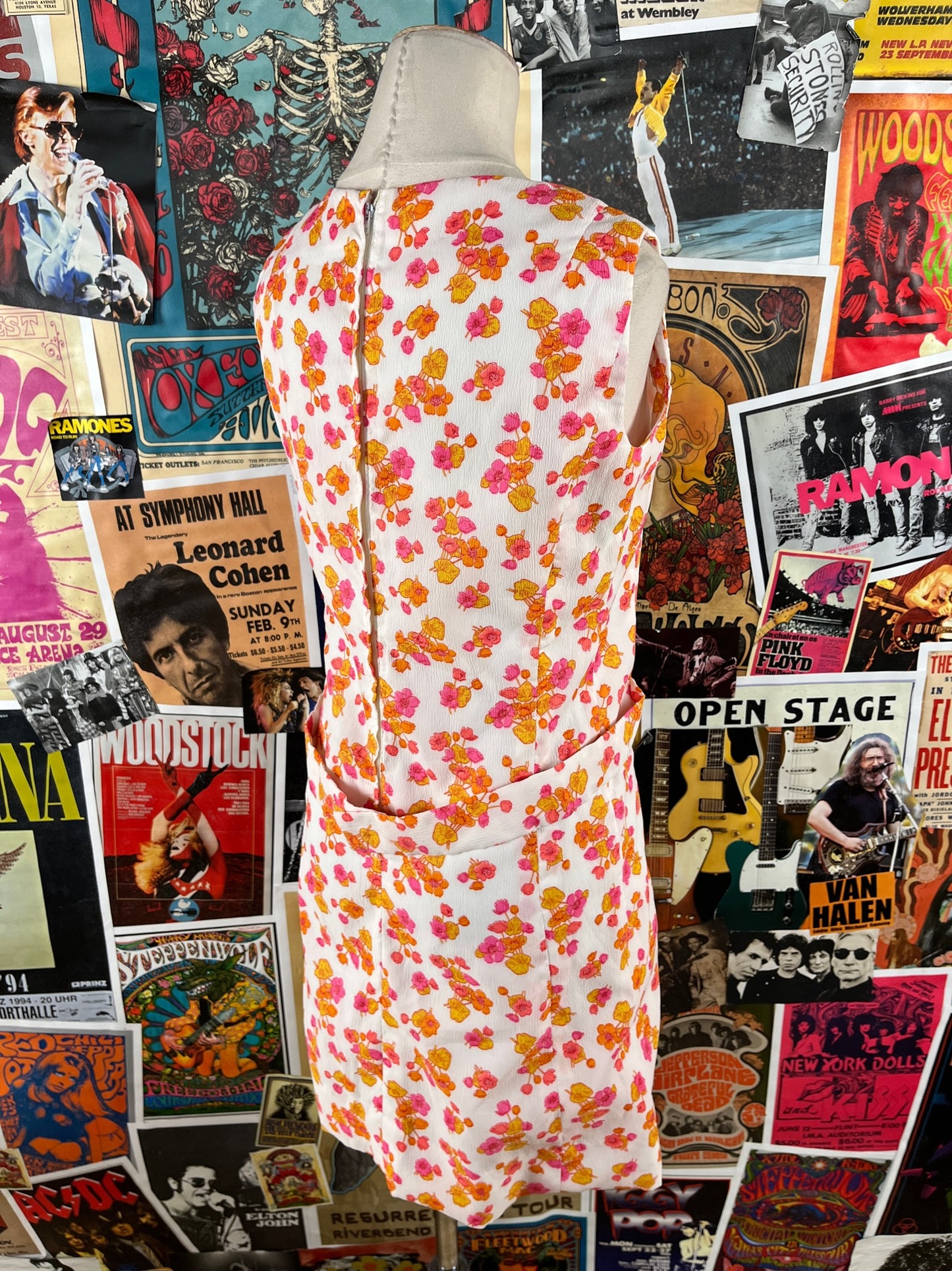 Vintage Women's 60s White Pink Floral Print Sleeveless Belted Sheath Mini Dress XS