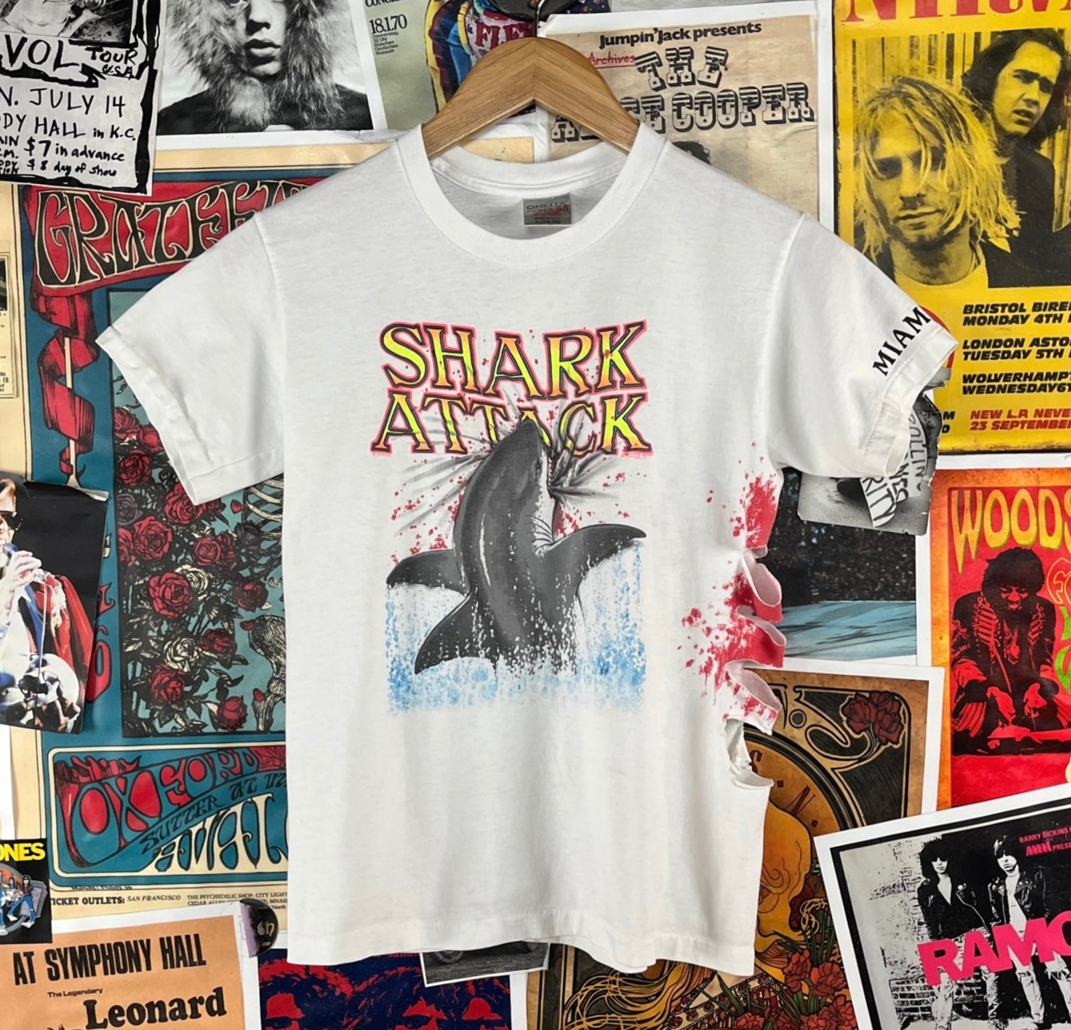 Vintage kids 90s shark attach Miami Florida graphic souvenir t-shirt size 14/16 age 10-12. 