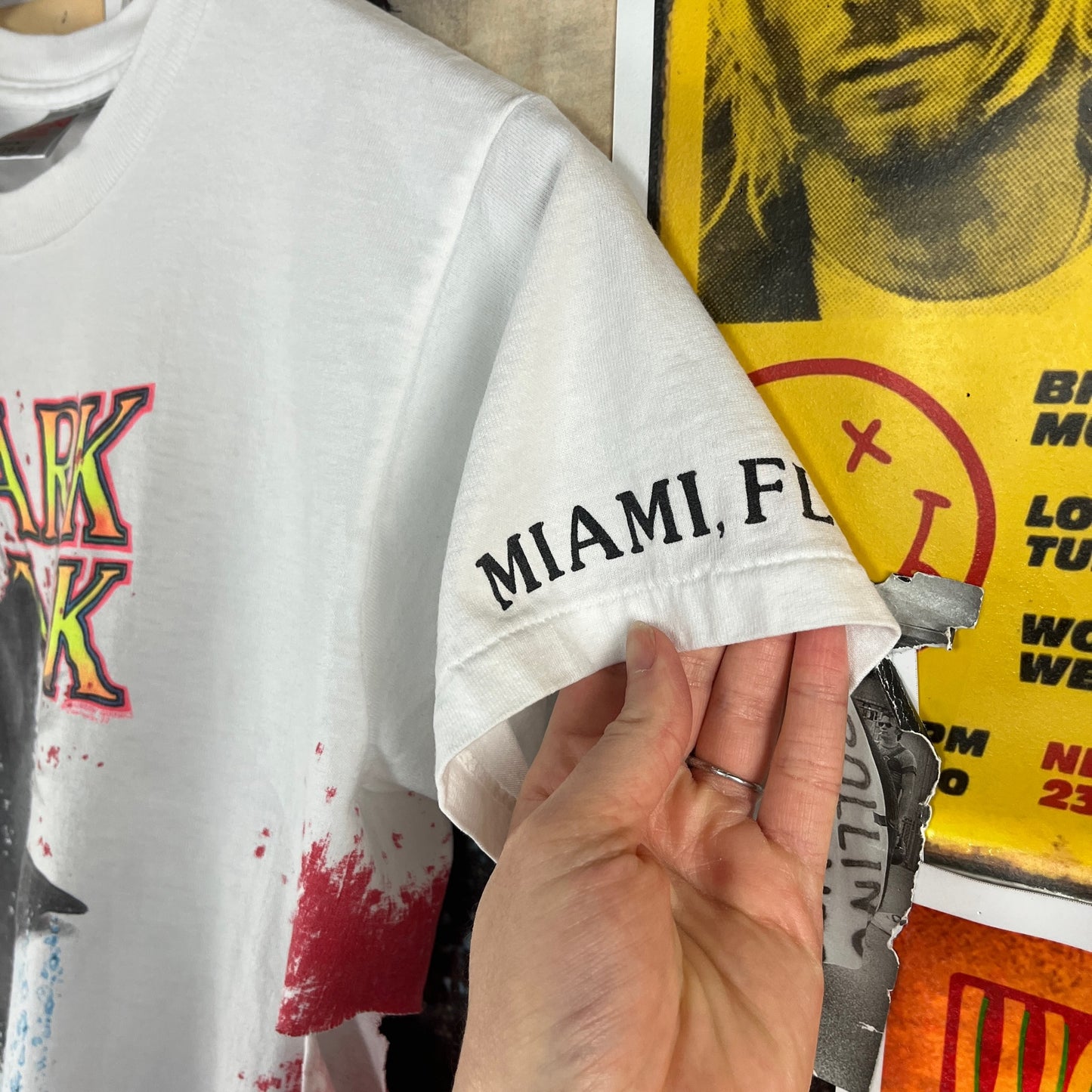 Vintage Kids 90s White Neon Shark Attach Miami Florida Oneita Graphic Souvenir T-Shirt Size 14/16 Age 10-12