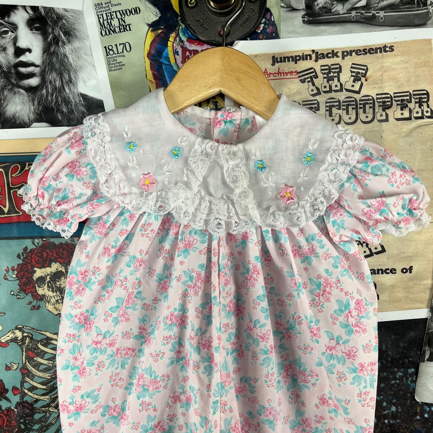 Vintage Baby Girls Kids 90s Pink Blue White Lace Floral All Over Print Embroidered Mini Togs Bubble Jumpsuit 12 Months