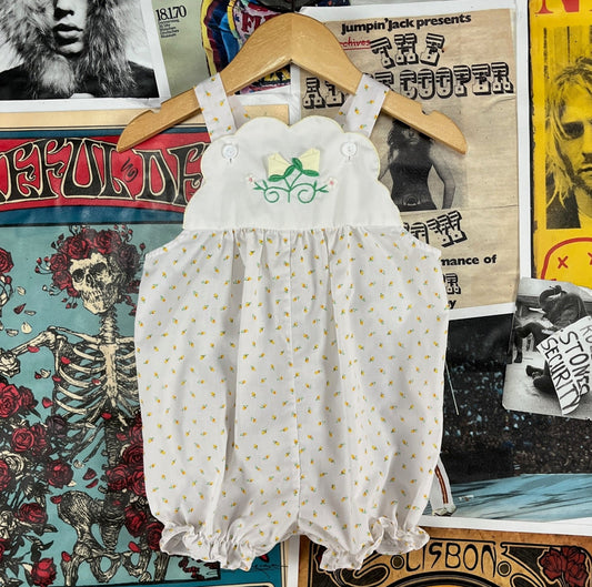 Vintage baby girls kids 80s white and yellow tiny floral print sleeveless embroidered bubble romper. Size 12 months. Perfect for Easter!