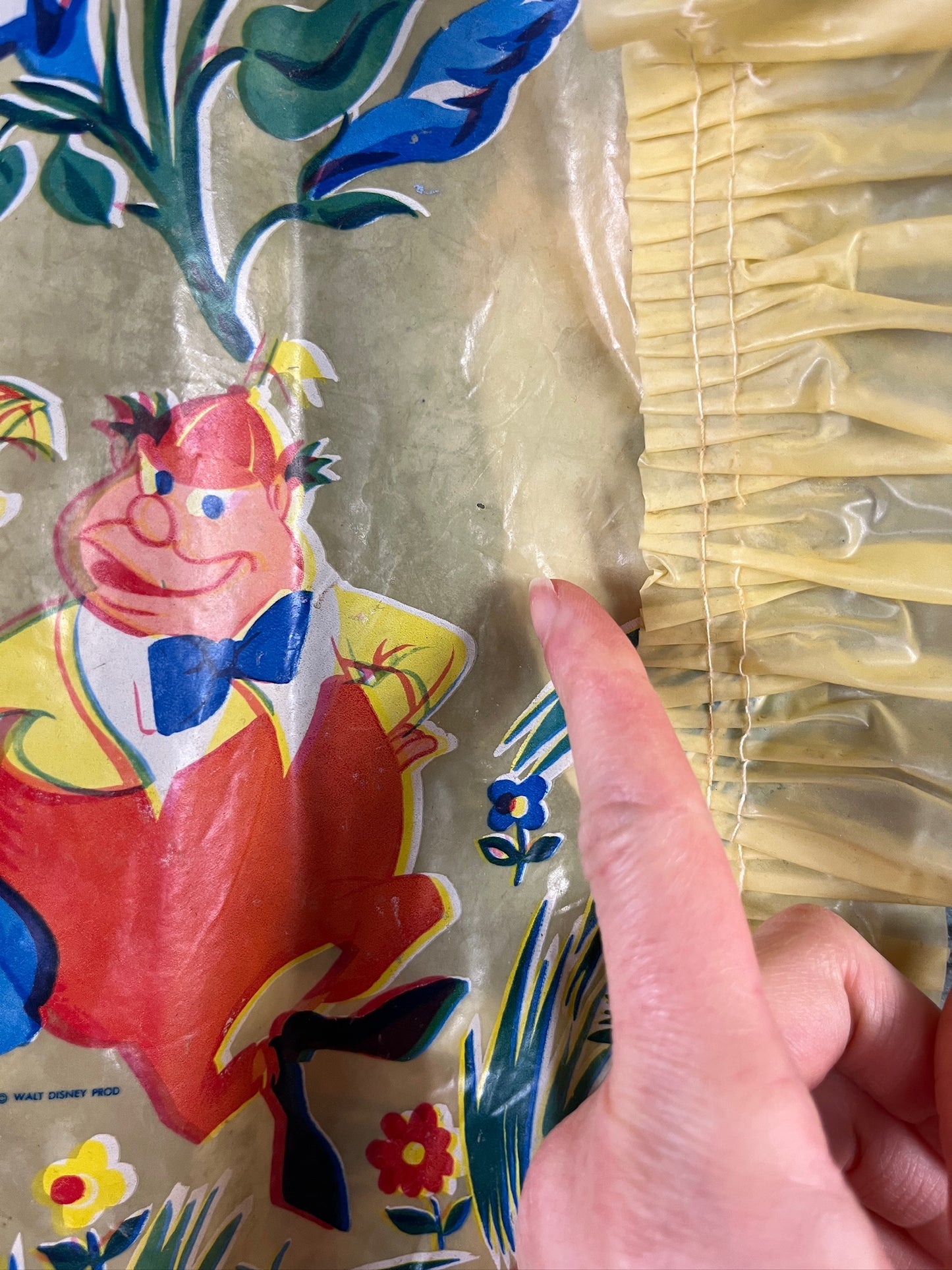 Vintage Toddler Girls Kids 50s Walt Disney Alice in Wonderland Vinyl Apron 4T