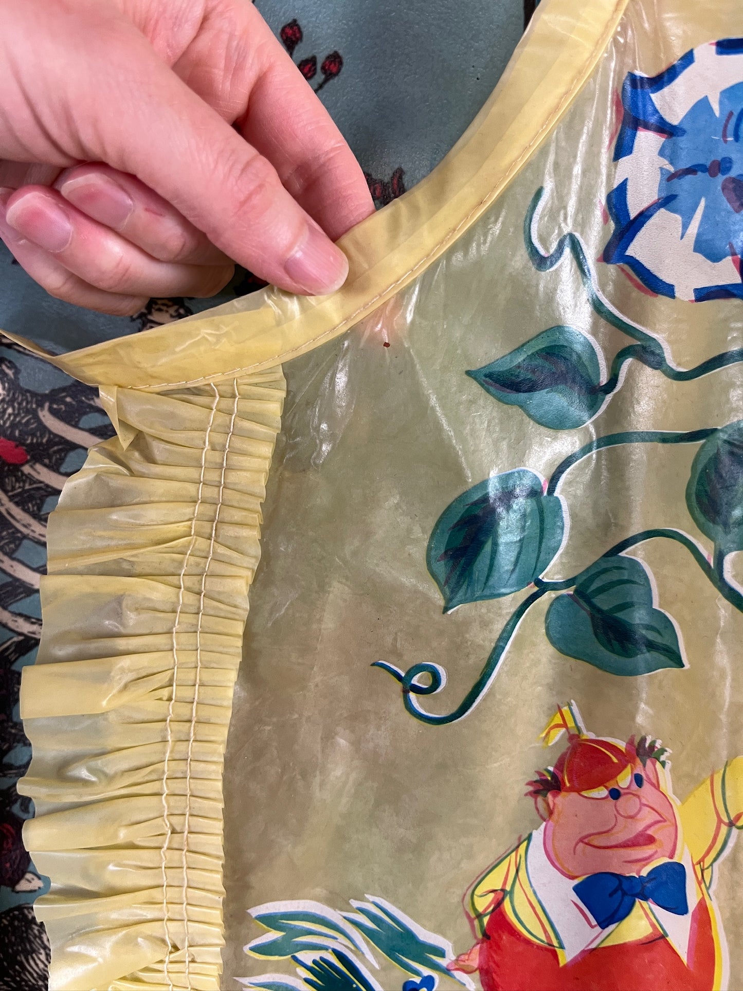 Vintage Toddler Girls Kids 50s Walt Disney Alice in Wonderland Vinyl Apron 4T