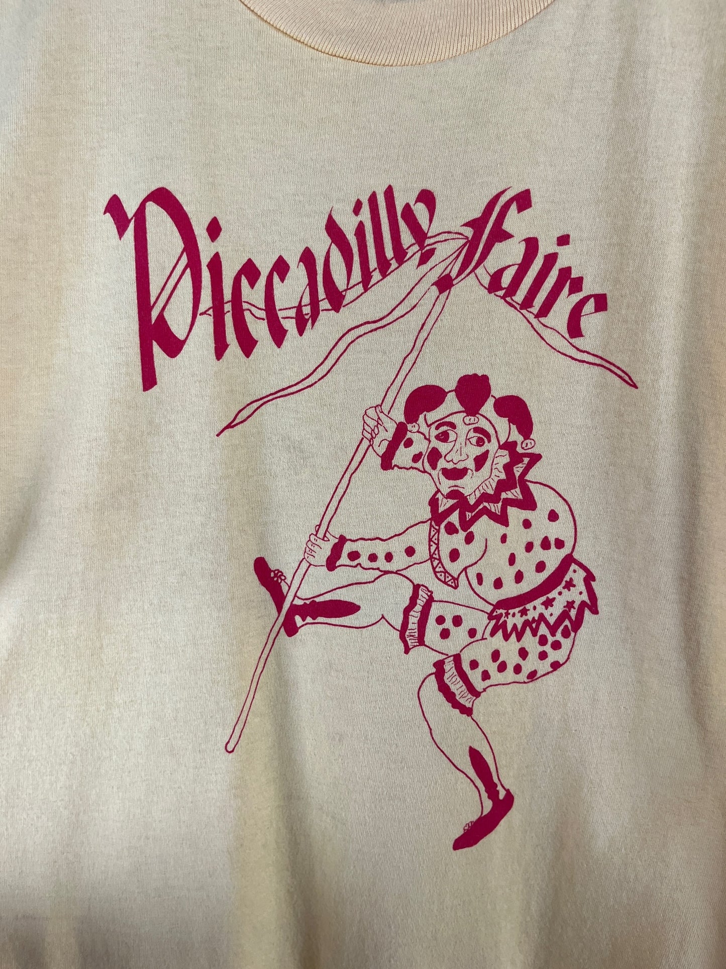Vintage 90s Yellow Piccadilly Faire Jester Clown Anvil All Cotton Single Stitch USA Graphic Souvenir T-Shirt Mens XL