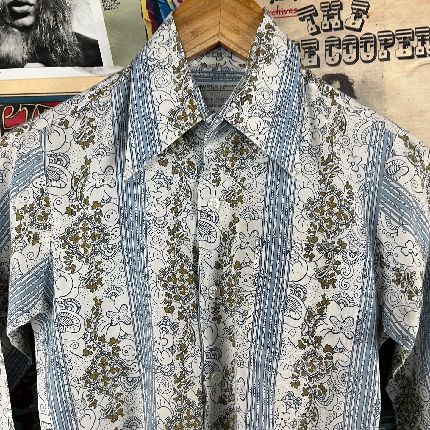 Vintage Kids Boys 1960s-70s Blue Gold White Paisley Striped Print Town Vetted Vintage Vintage Kids Boys 1960s-70s Blue Gold White Paisley Striped Print Town Vetted Vintage