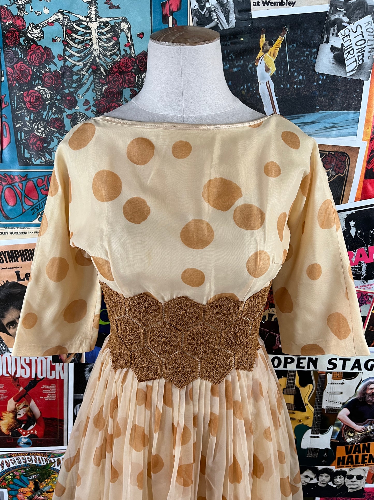 Vintage Women's 1950s Nude Polka Dot Print Lace Fit and Flare Cocktail Tea Gown Dress XS