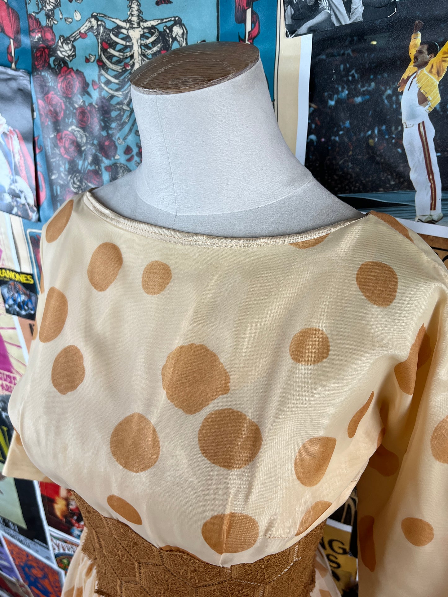 Vintage Women's 1950s Nude Polka Dot Print Lace Fit and Flare Cocktail Tea Gown Dress XS