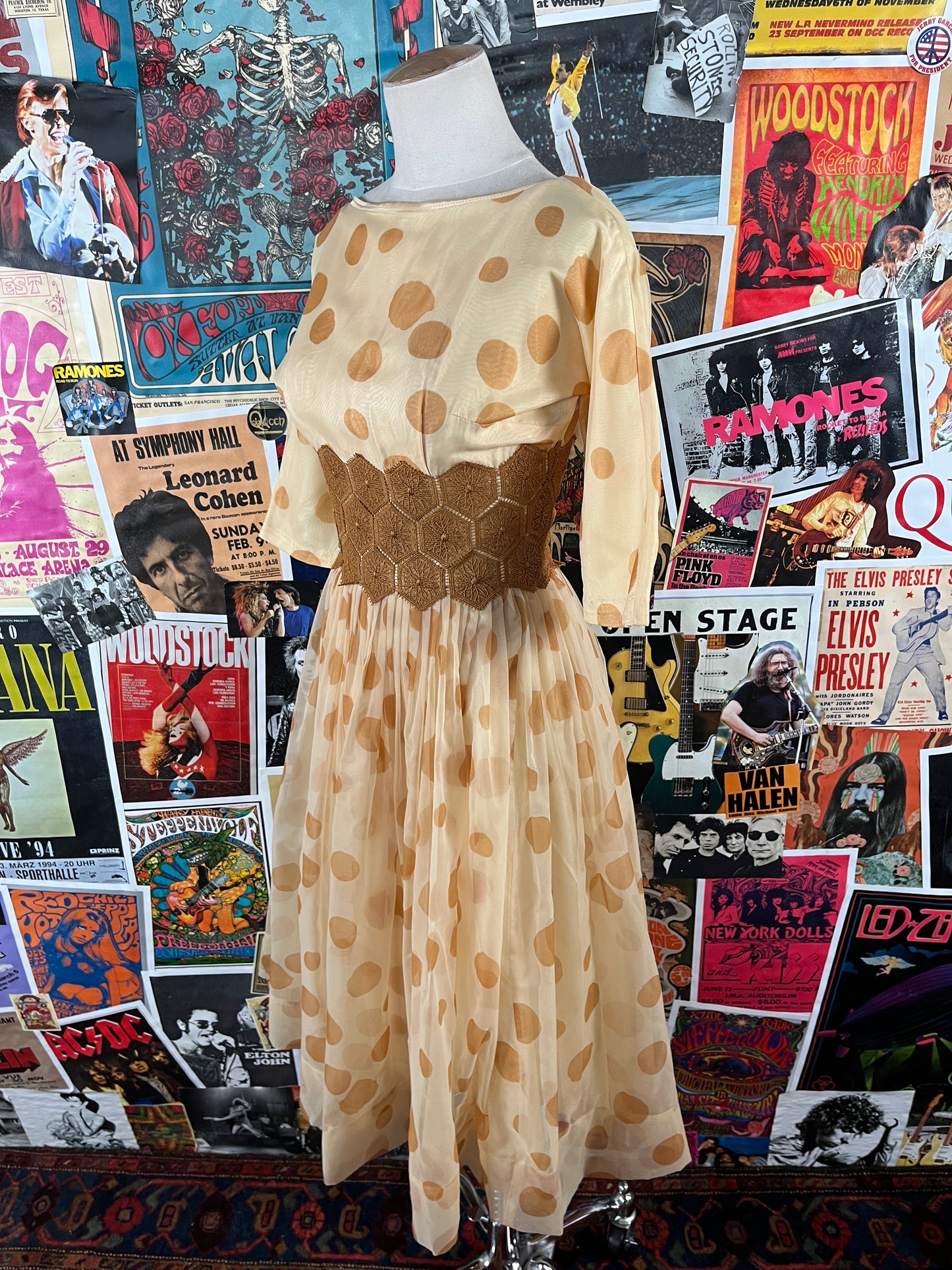 Vintage Women's 1950s Nude Polka Dot Print Lace Fit and Flare Cocktail Tea Gown Dress XS