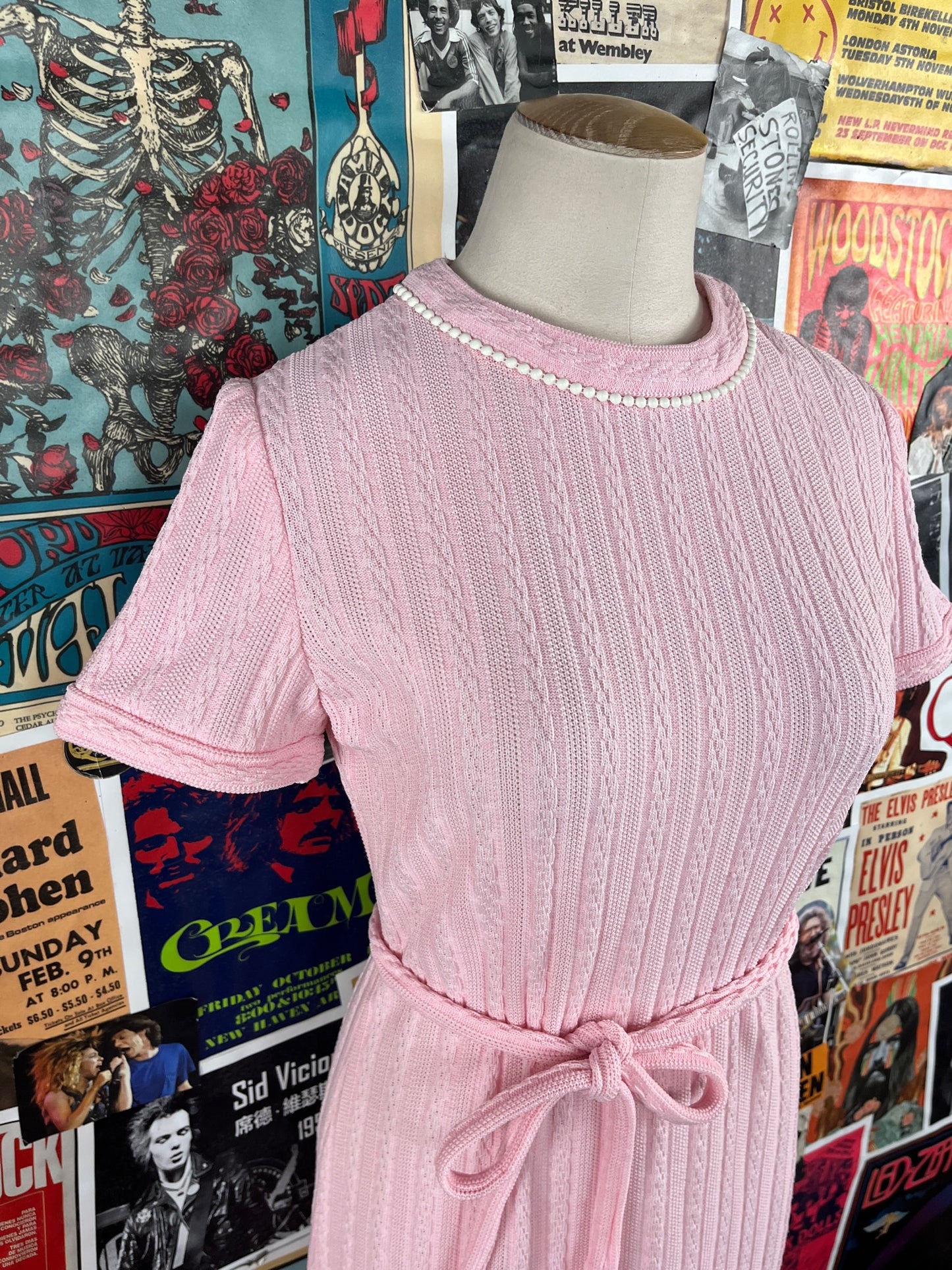 Vintage Women's 60s Pink Knit Leslie Fay Retro Glam Belted Short Sleeve Pearl Beaded Dress XS/S