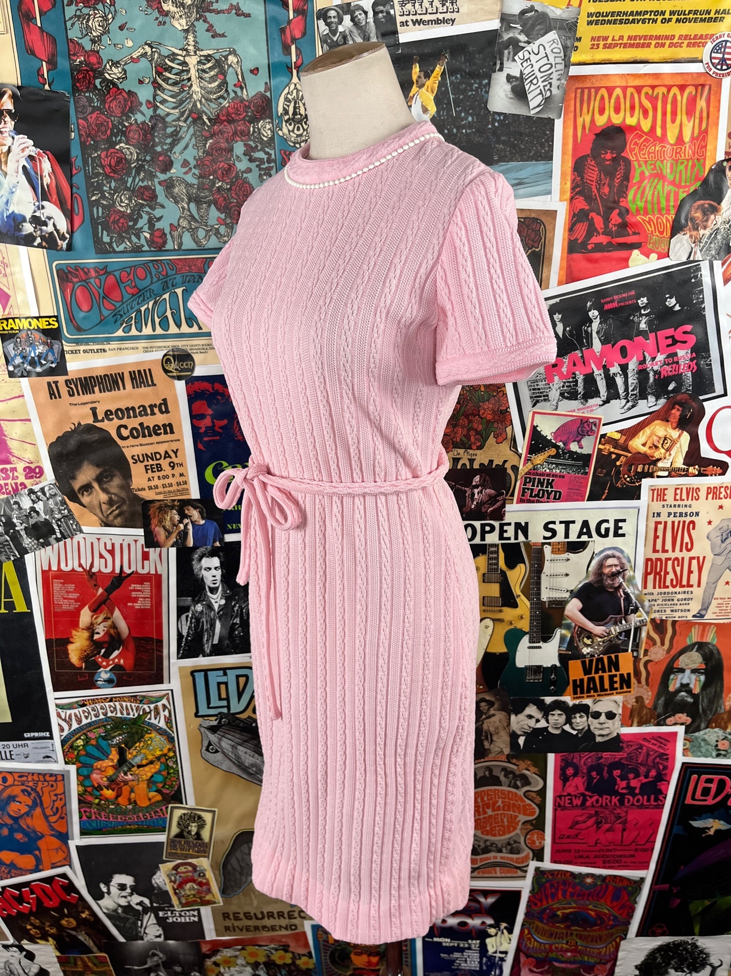 Vintage Women's 60s Pink Knit Leslie Fay Retro Glam Belted Short Sleeve Pearl Beaded Dress XS/S
