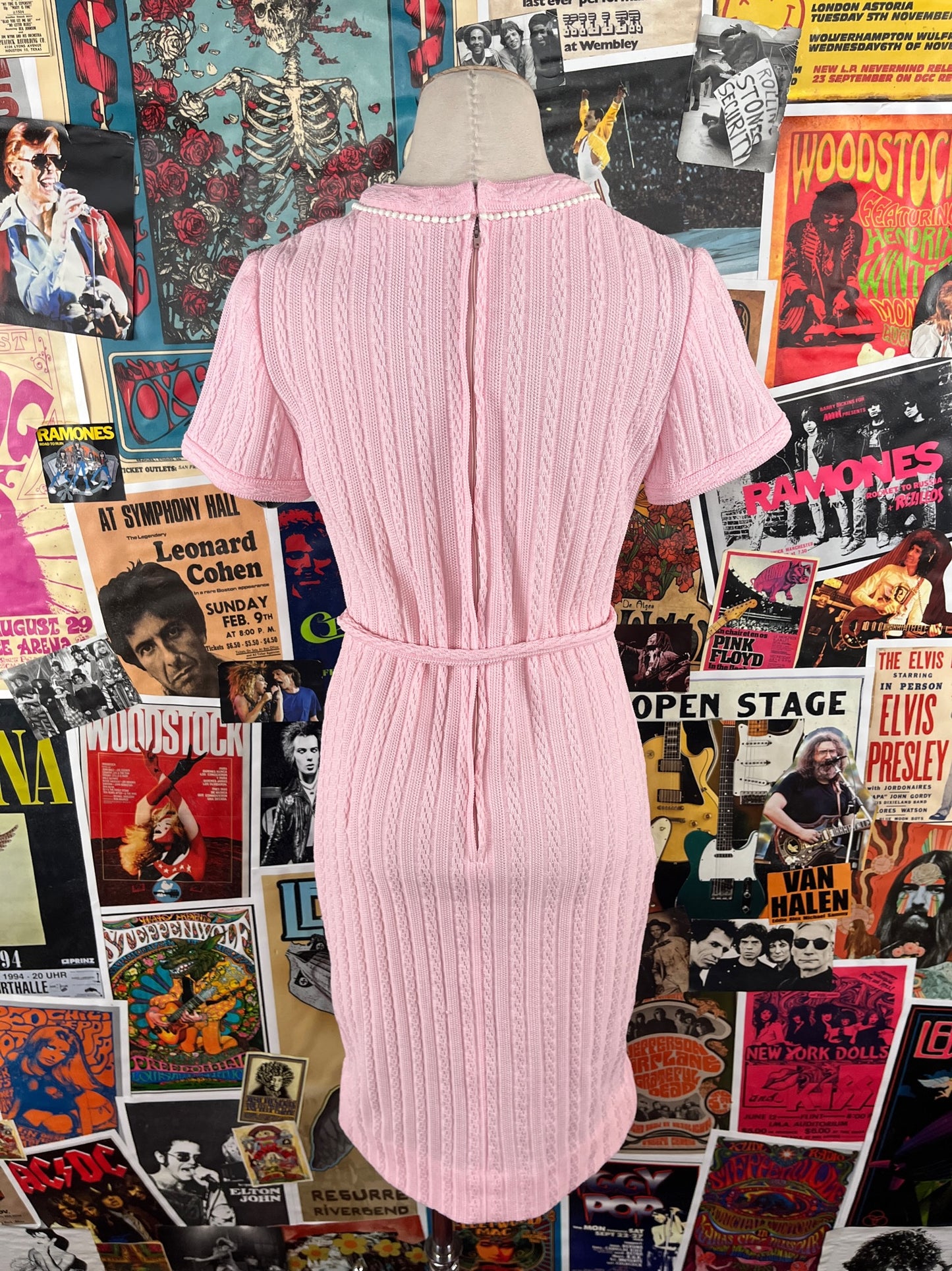 Vintage Women's 60s Pink Knit Leslie Fay Retro Glam Belted Short Sleeve Pearl Beaded Dress XS/S