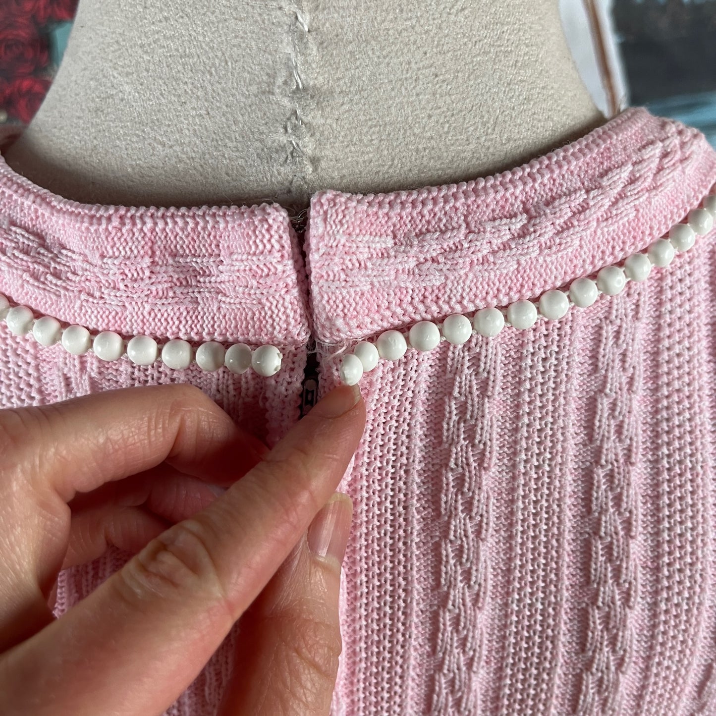 Vintage Women's 60s Pink Knit Leslie Fay Retro Glam Belted Short Sleeve Pearl Beaded Dress XS/S